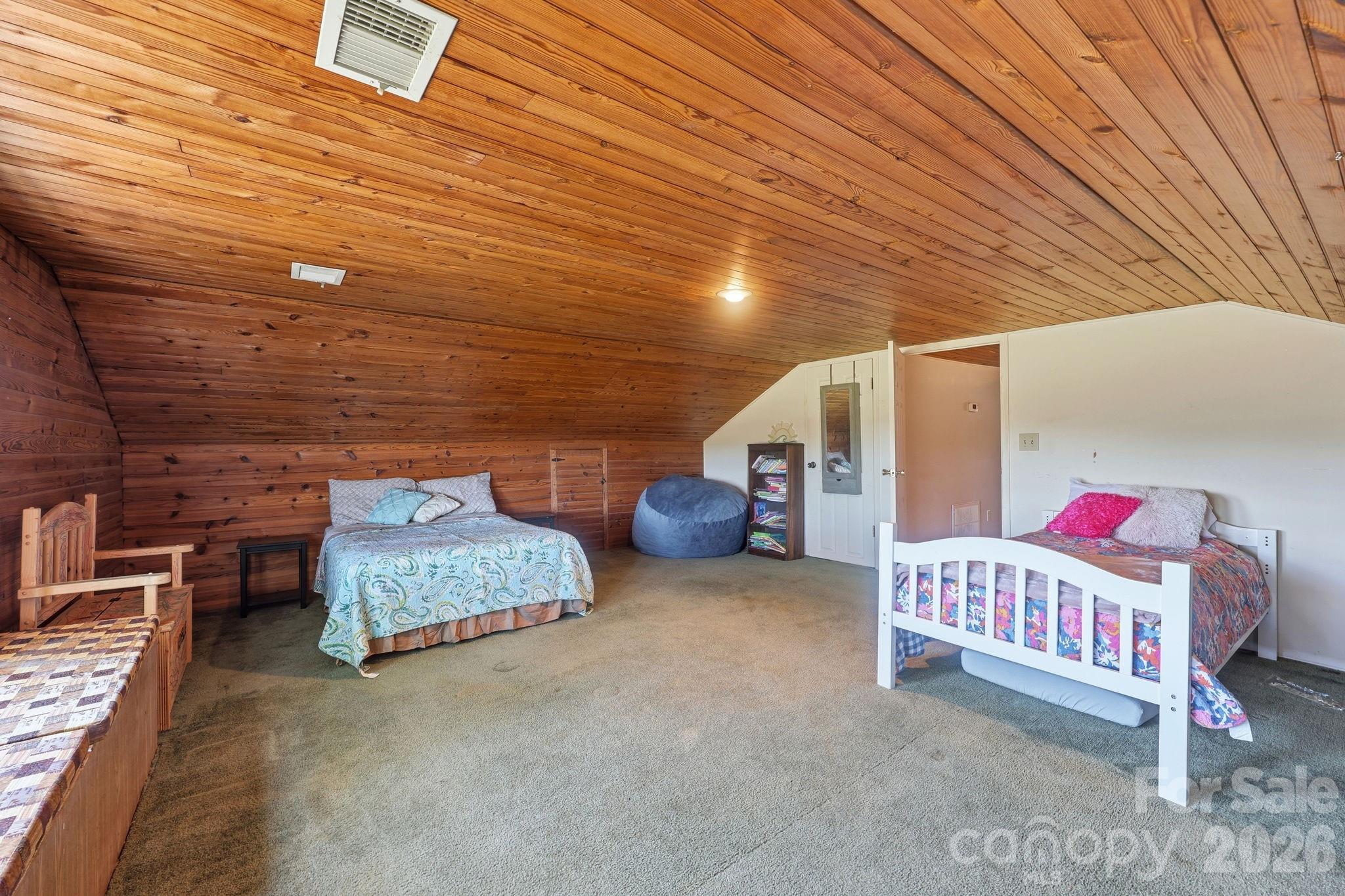 3885 Richfield Road — Richfield