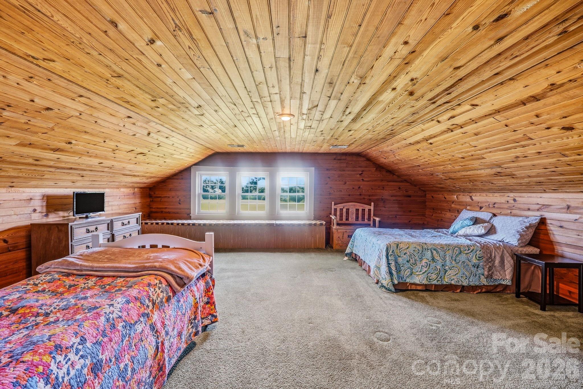 3885 Richfield Road — Richfield