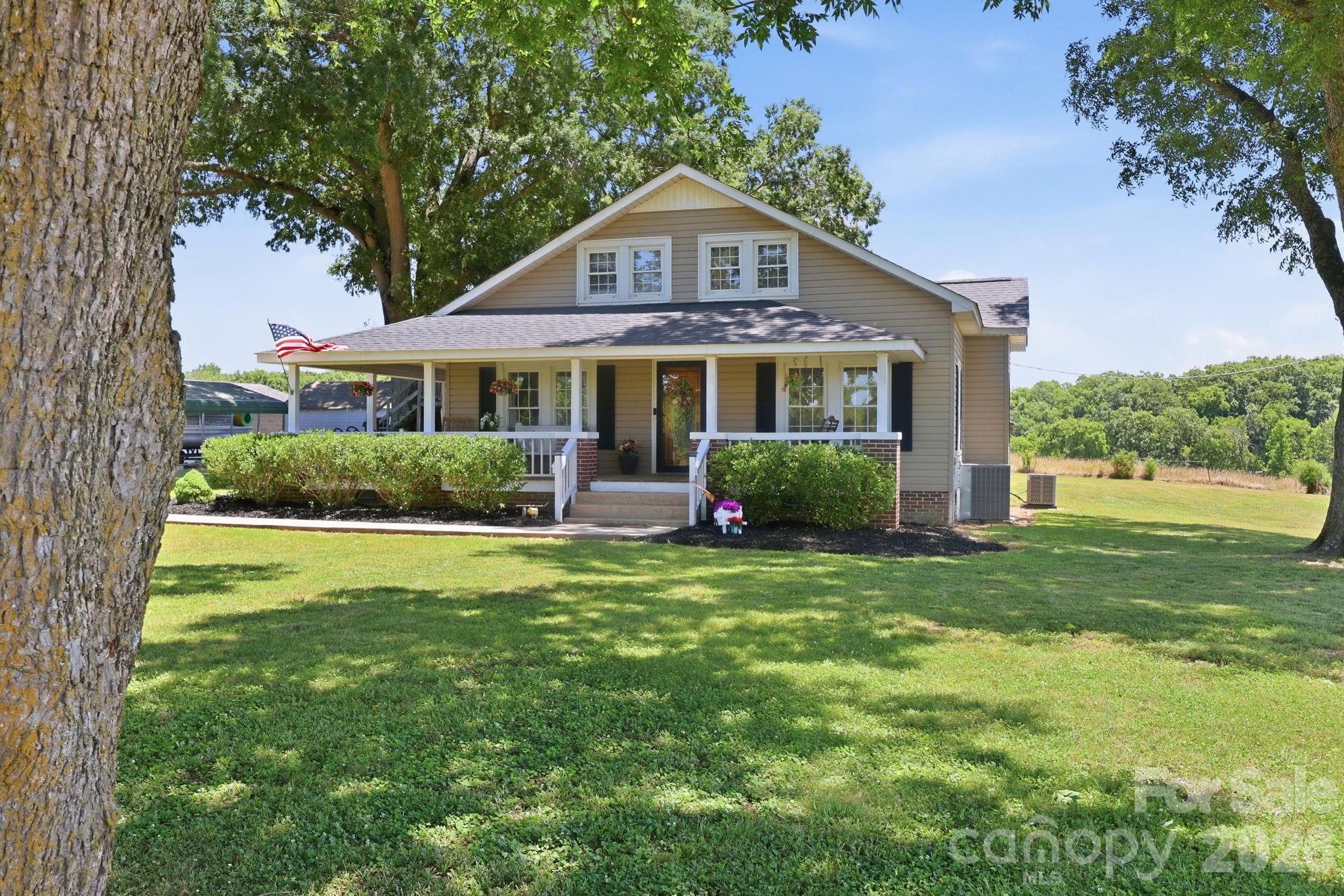 3885 Richfield Road — Richfield