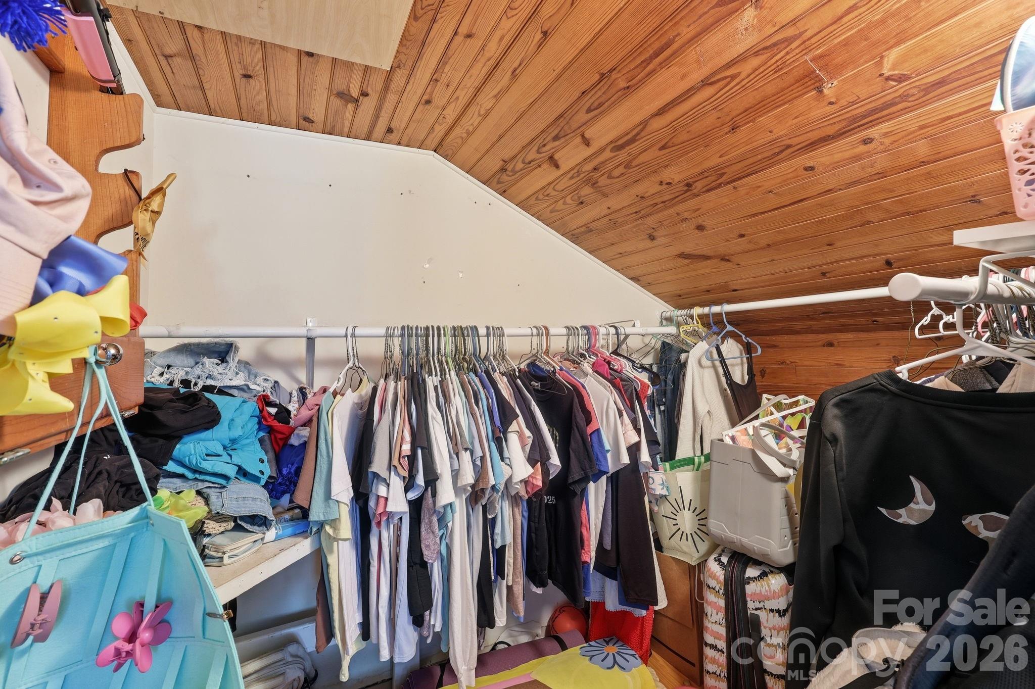 3885 Richfield Road — Richfield