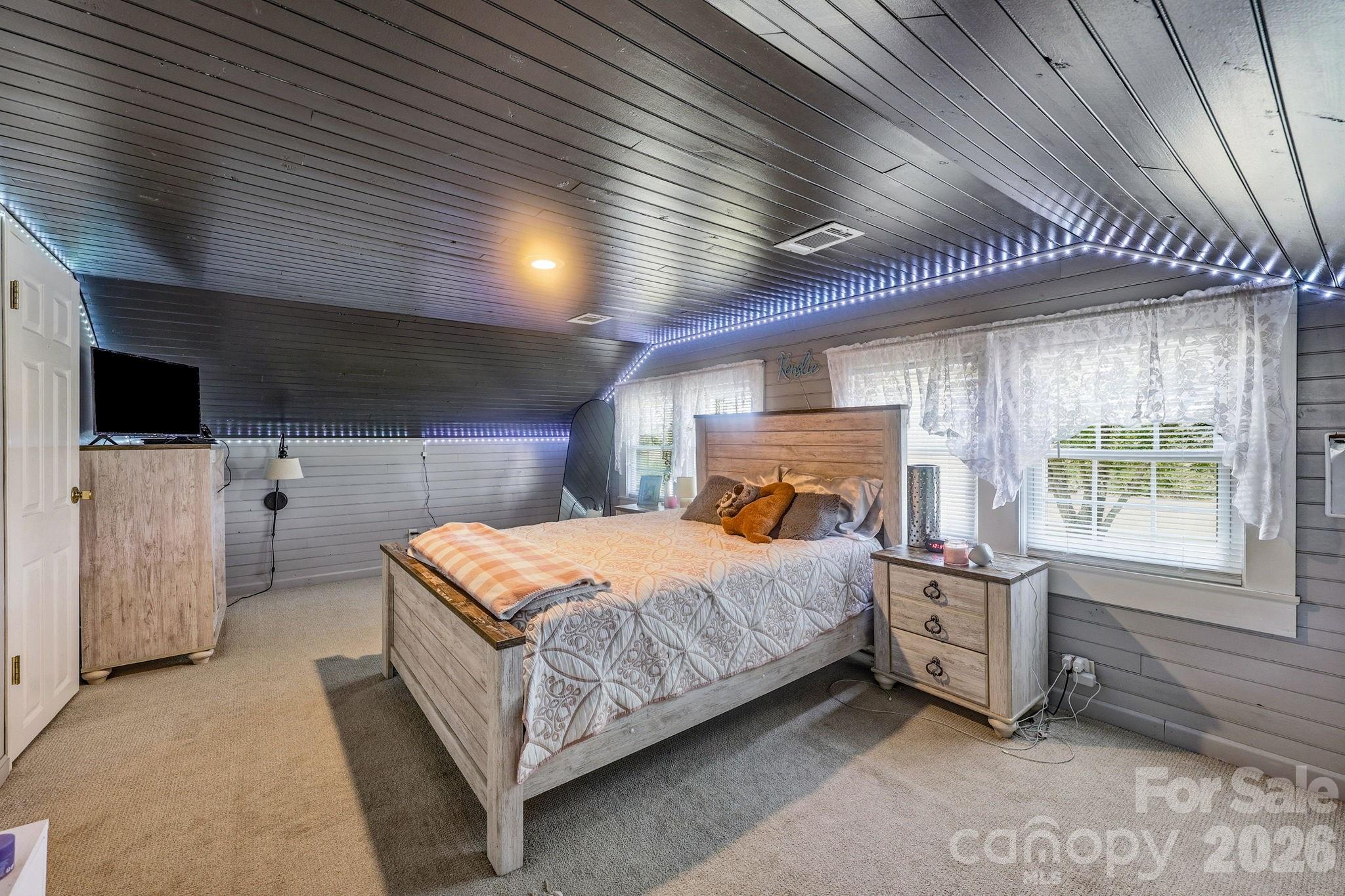 3885 Richfield Road — Richfield