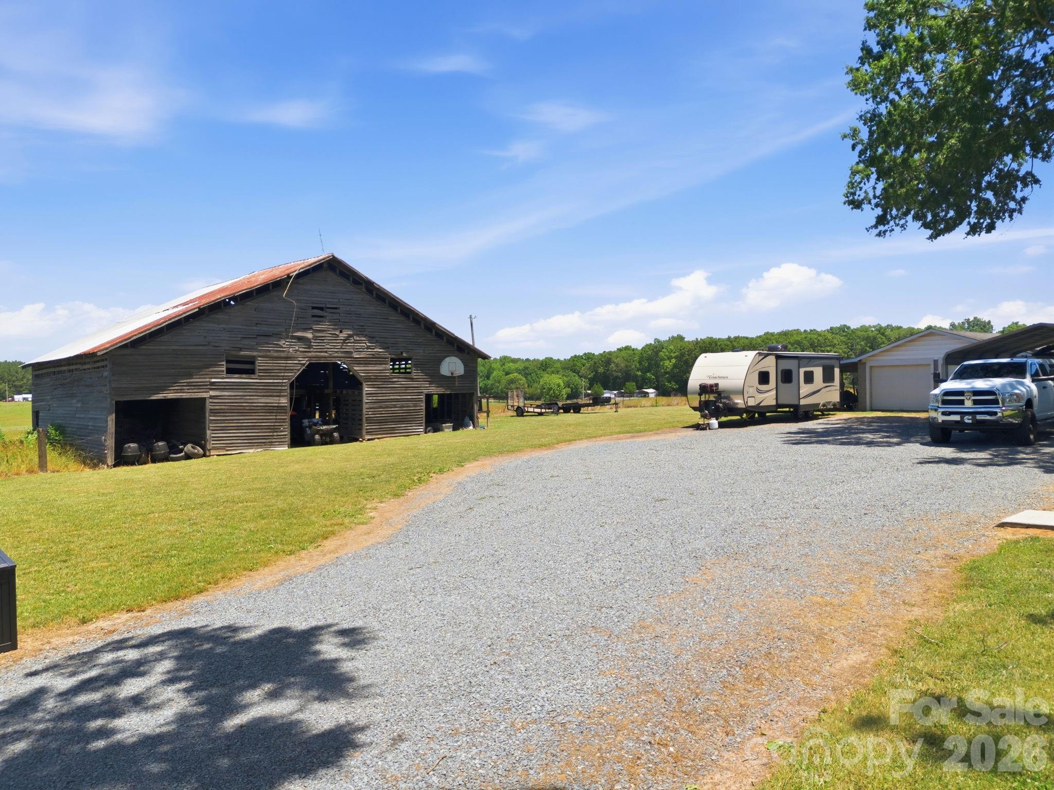 3885 Richfield Road — Richfield