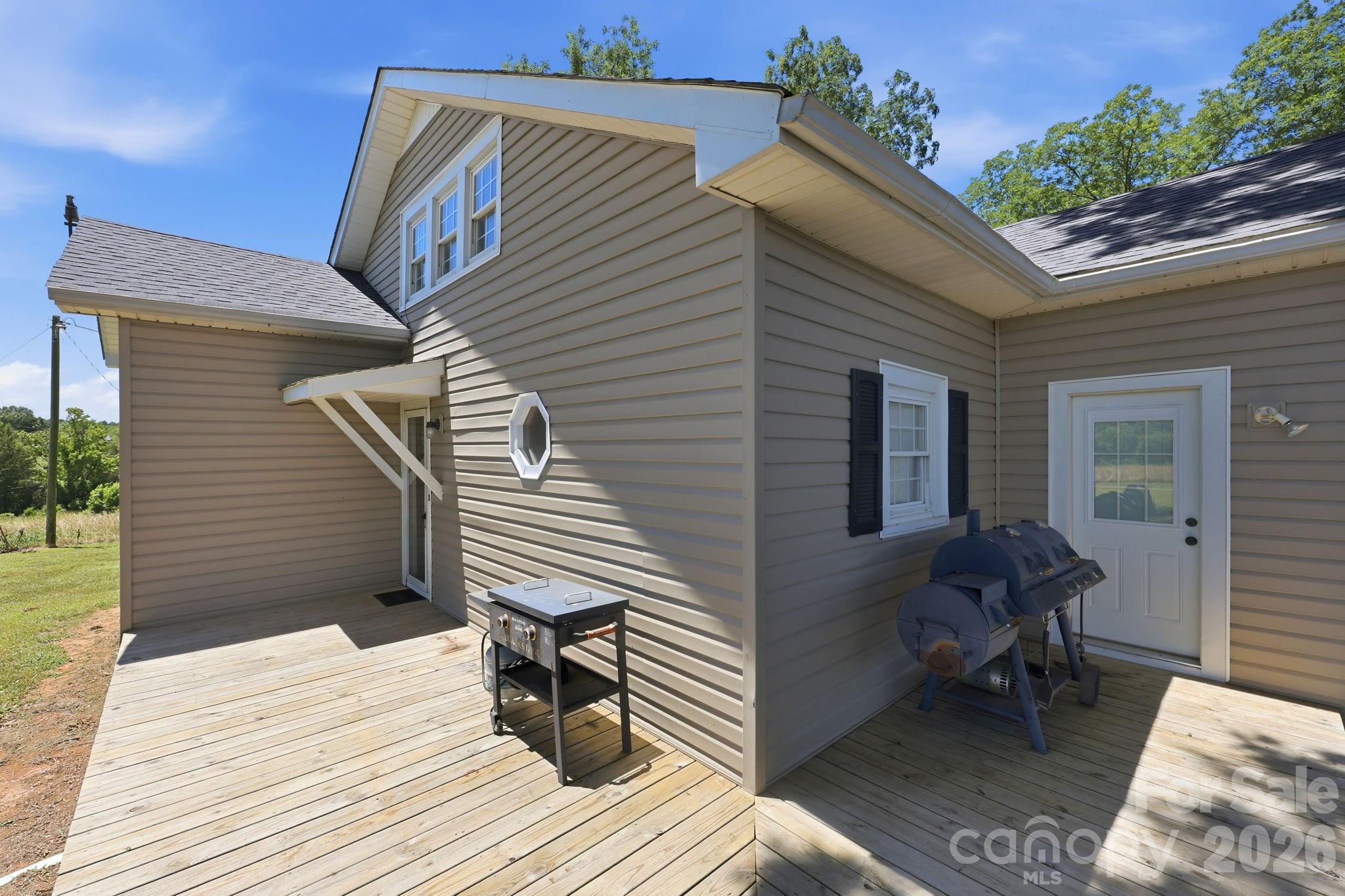 3885 Richfield Road — Richfield