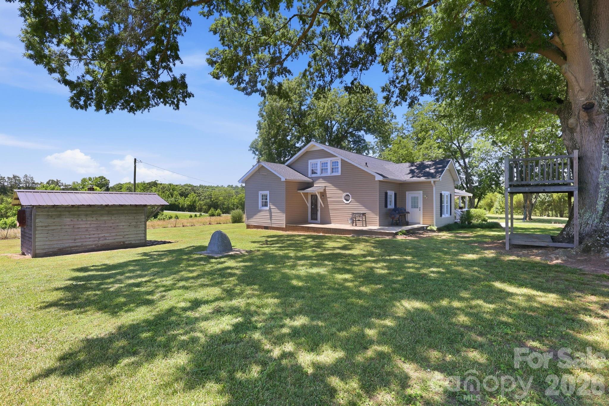 3885 Richfield Road — Richfield