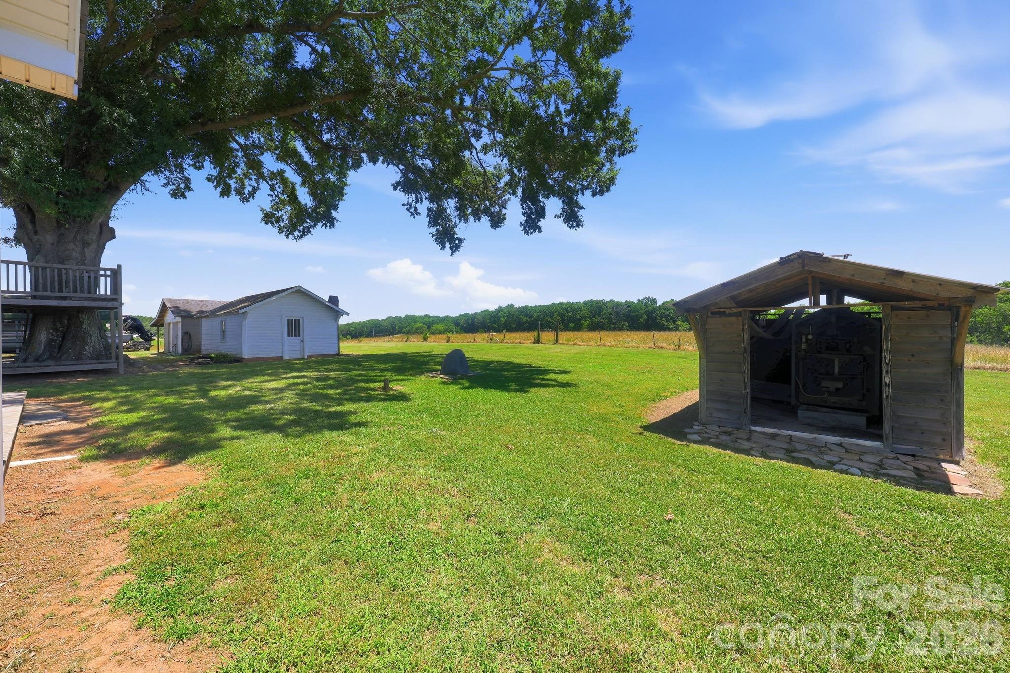 3885 Richfield Road — Richfield