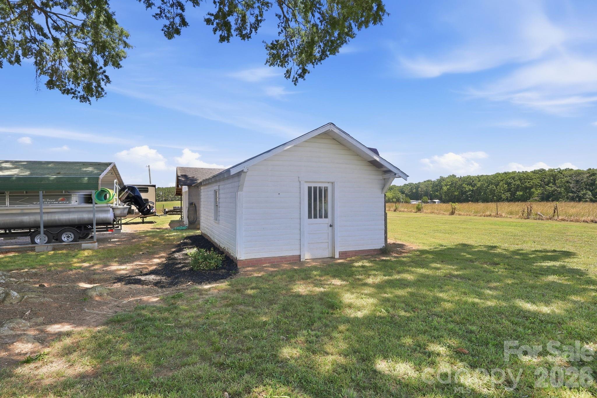 3885 Richfield Road — Richfield