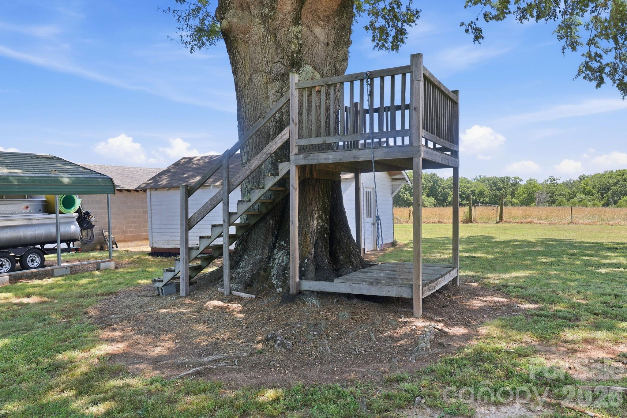 3885 Richfield Road — Richfield