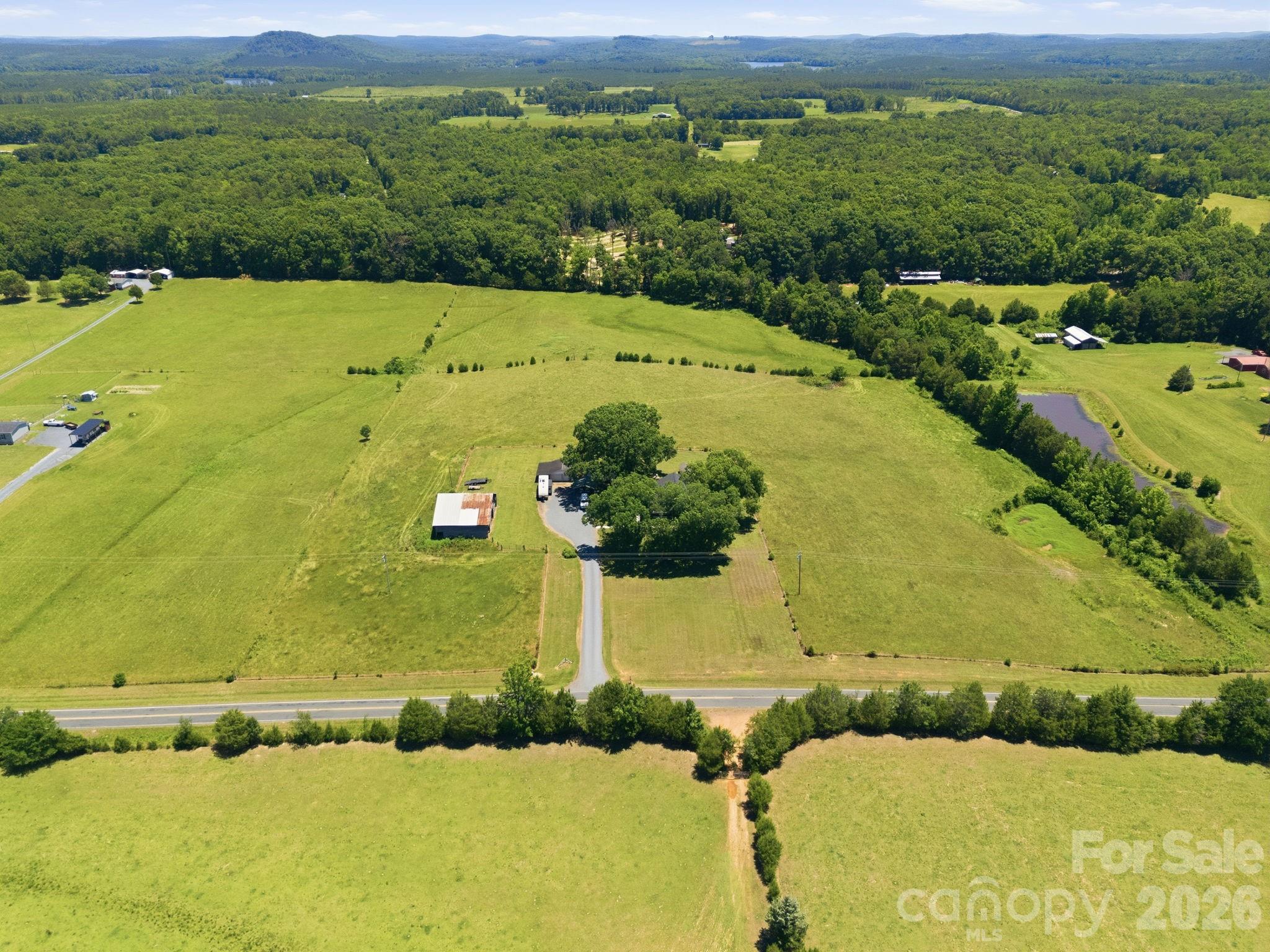 3885 Richfield Road — Richfield