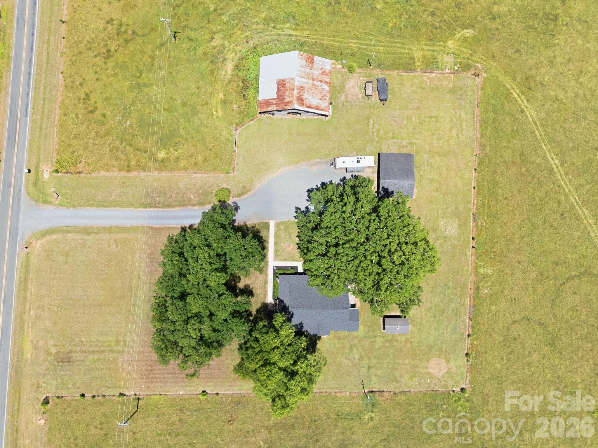 3885 Richfield Road — Richfield