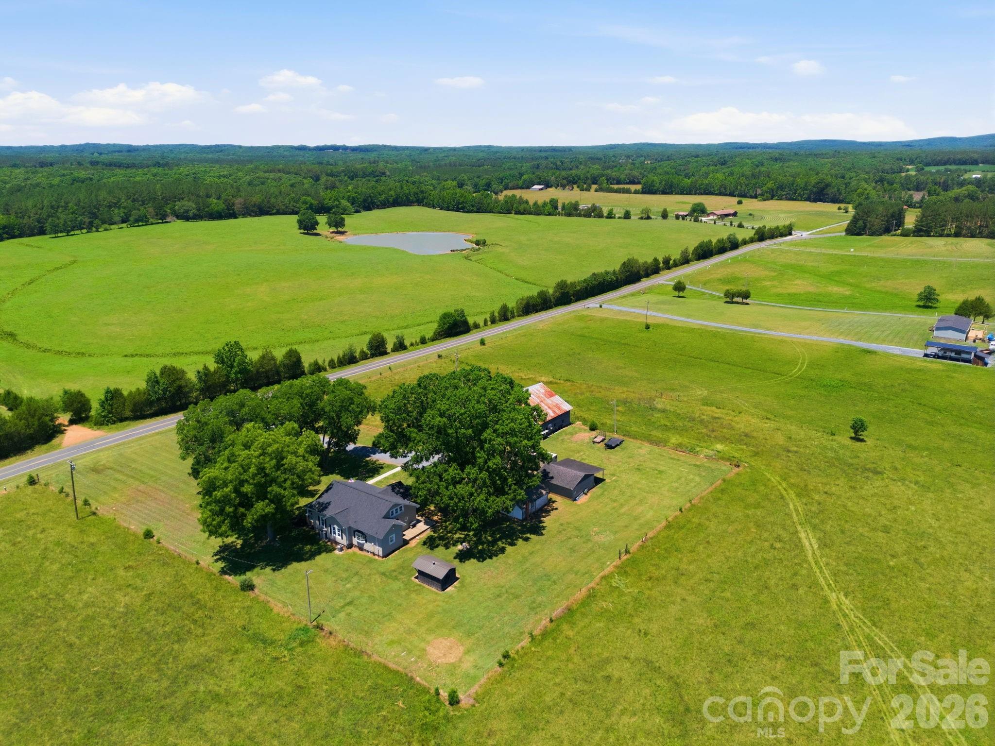 3885 Richfield Road — Richfield
