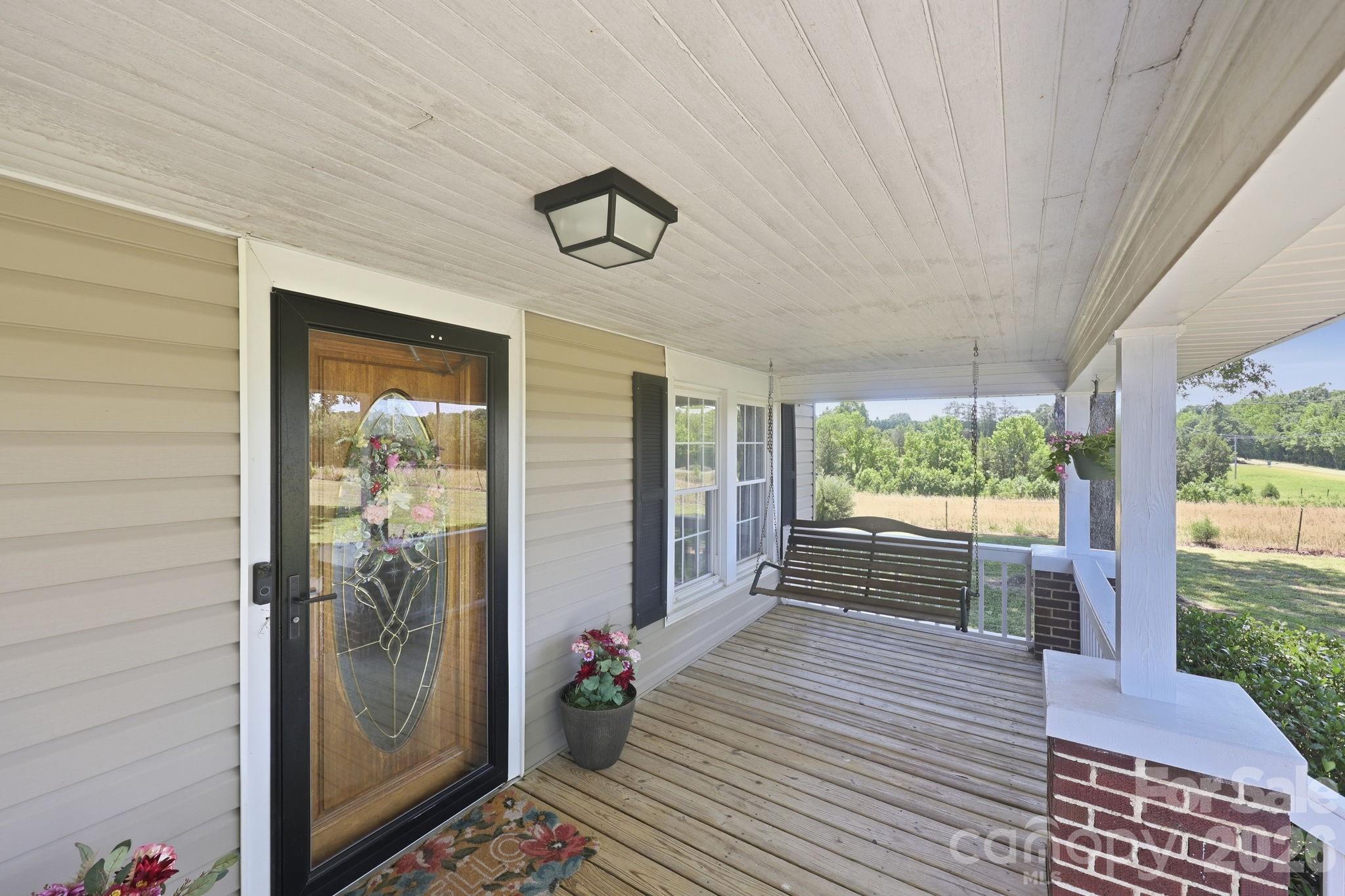 3885 Richfield Road — Richfield