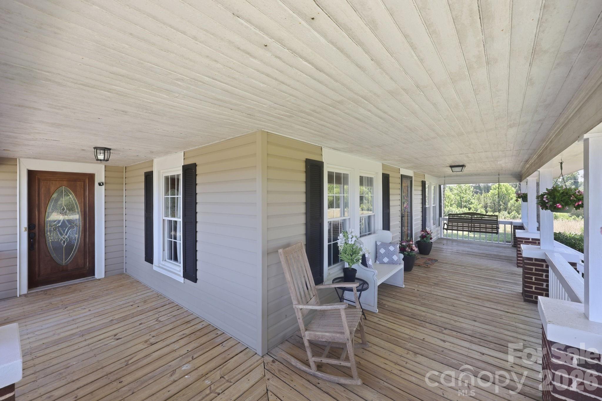 3885 Richfield Road — Richfield