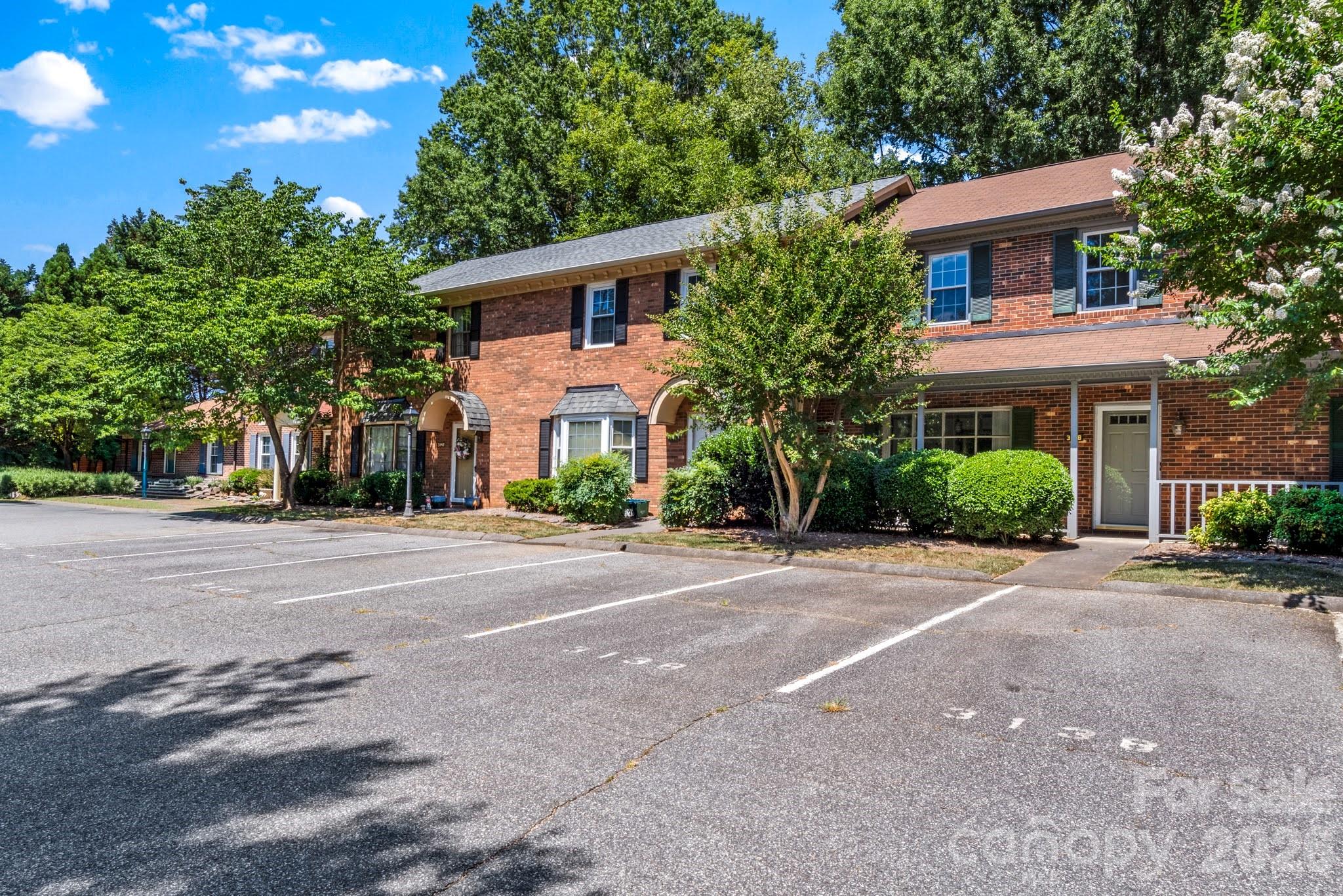 3138 Burke Mill Court — Winston Salem
