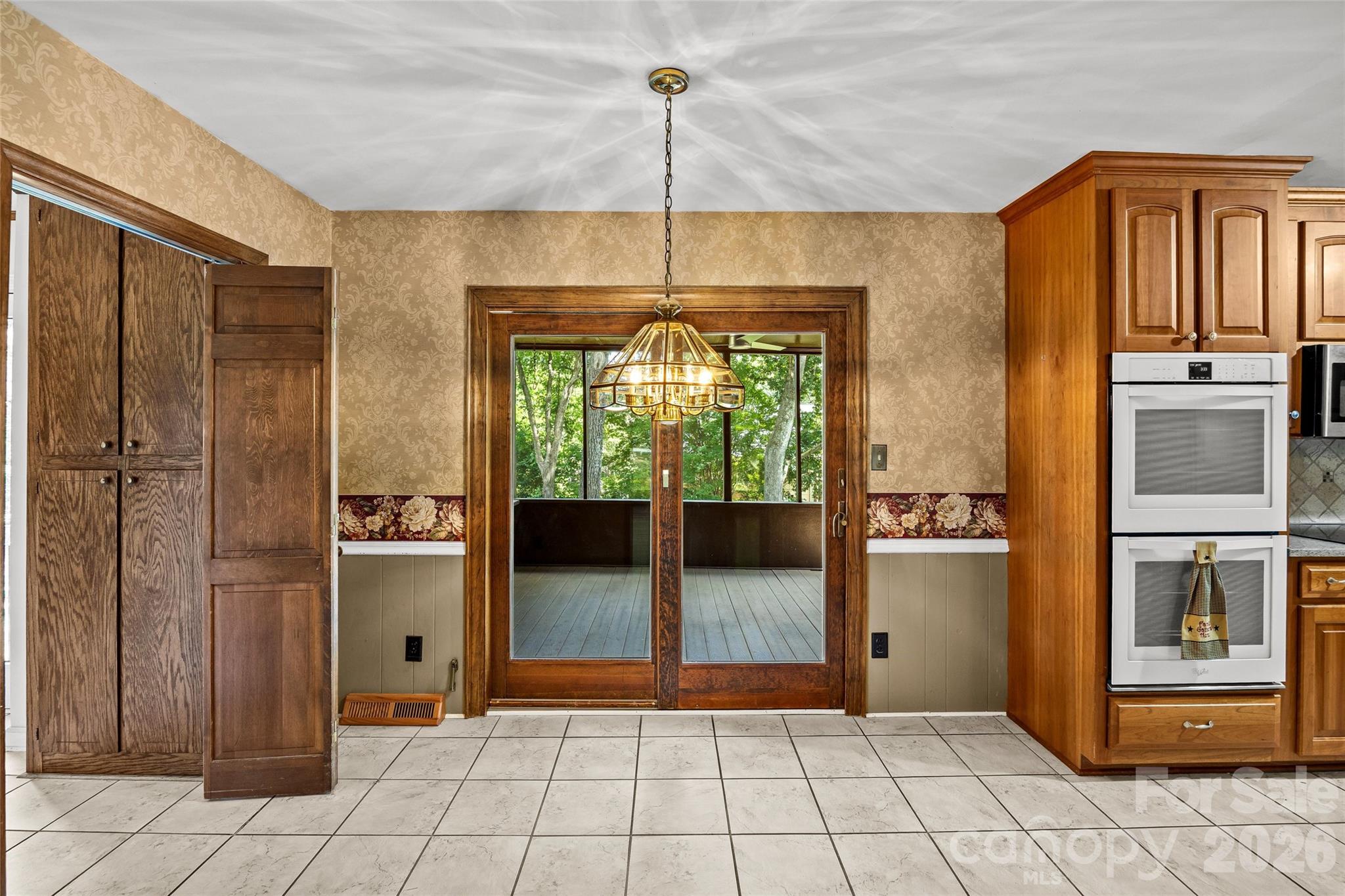 7201 Hopeton Road — Charlotte