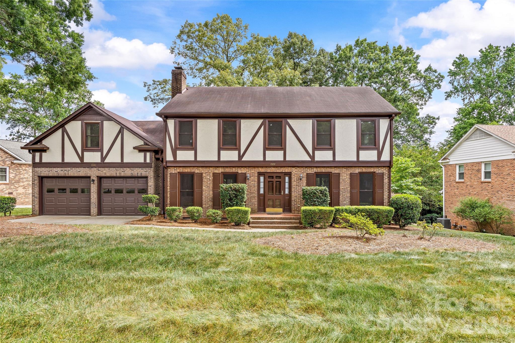 7201 Hopeton Road — Charlotte
