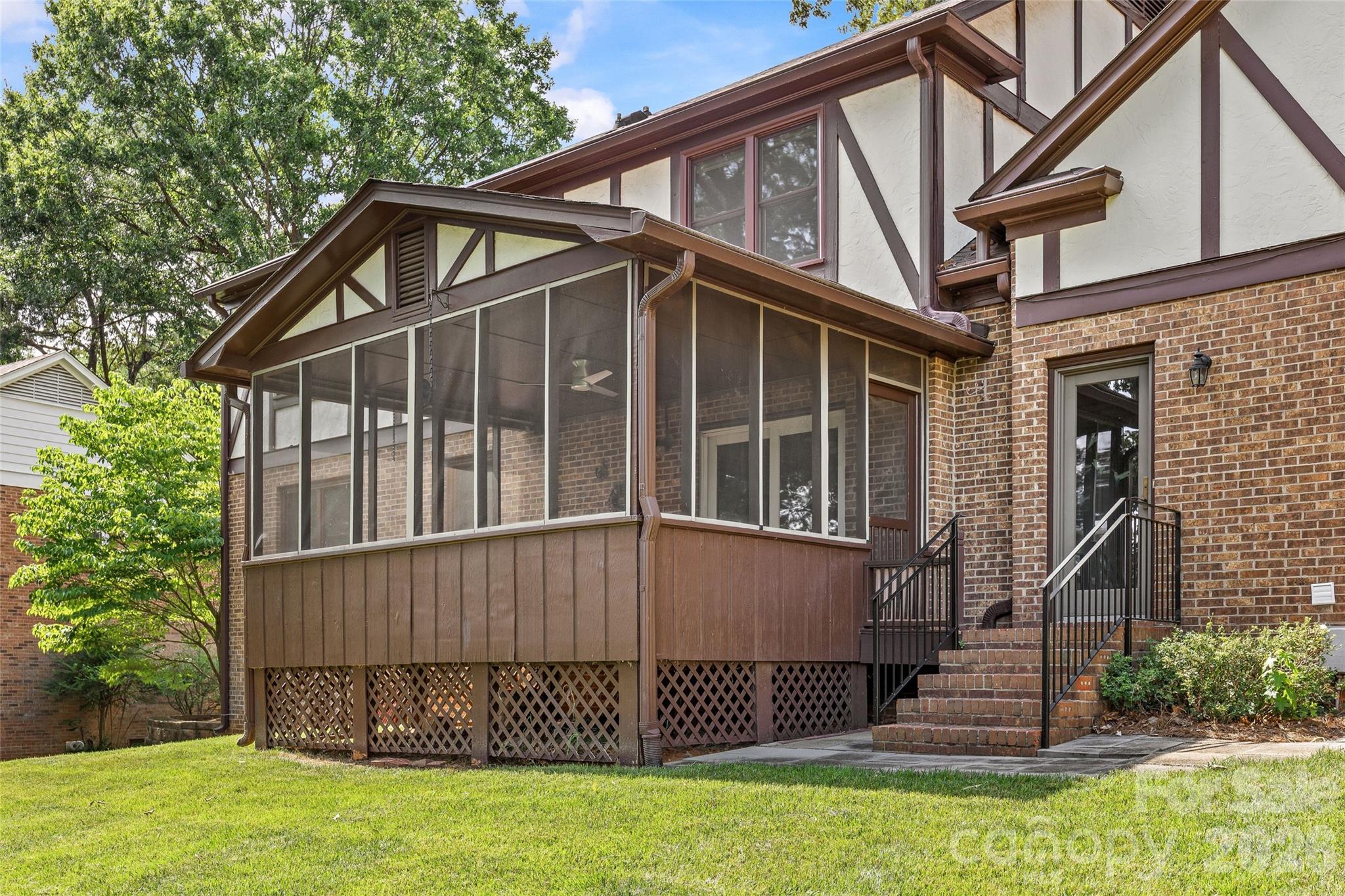 7201 Hopeton Road — Charlotte
