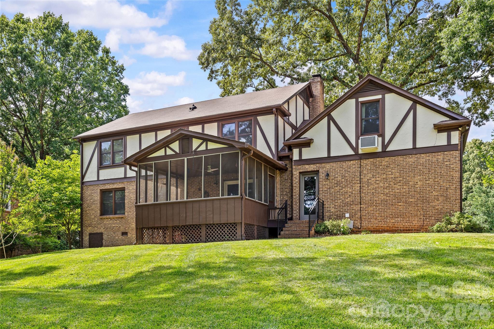 7201 Hopeton Road — Charlotte