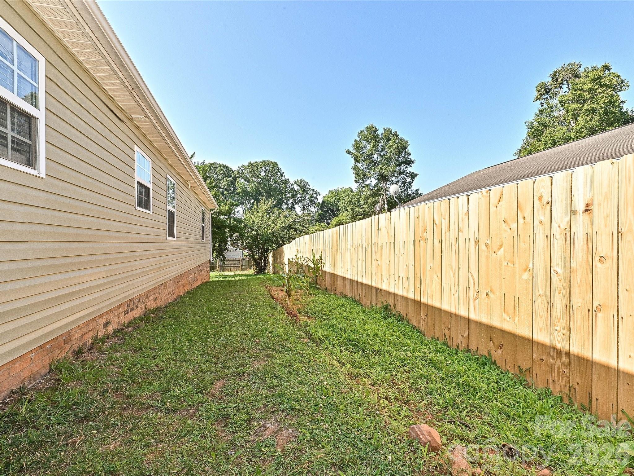817 Wainwright Avenue — Charlotte