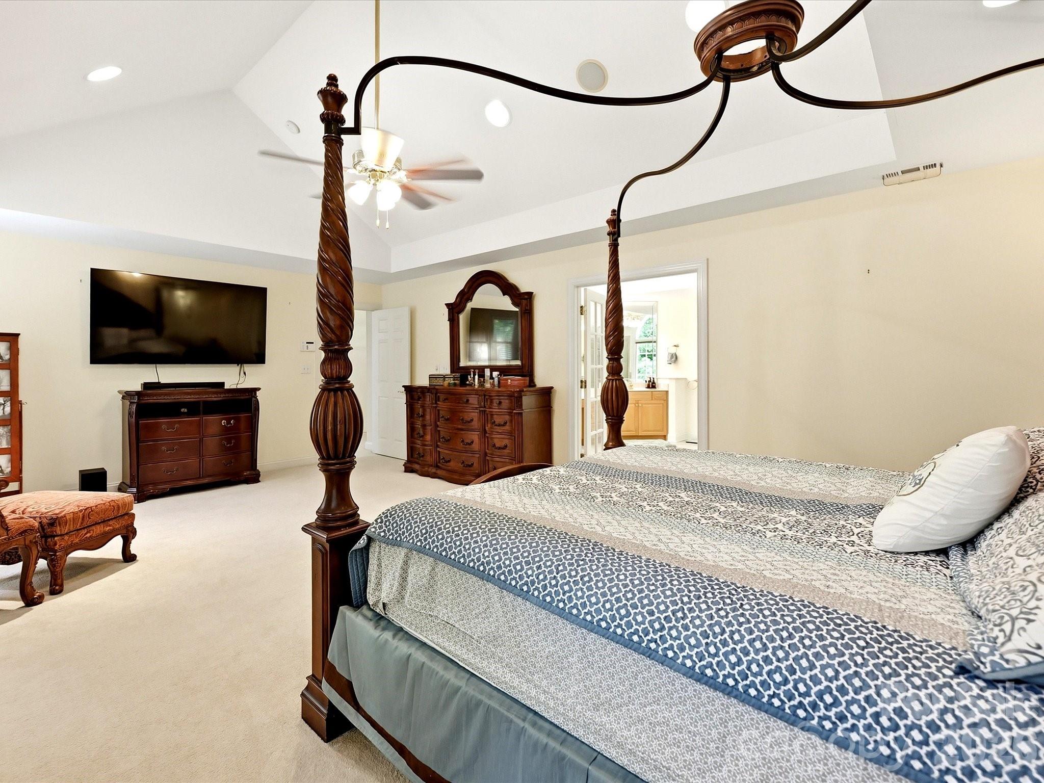 2744 W Pinewood Road — Chester
