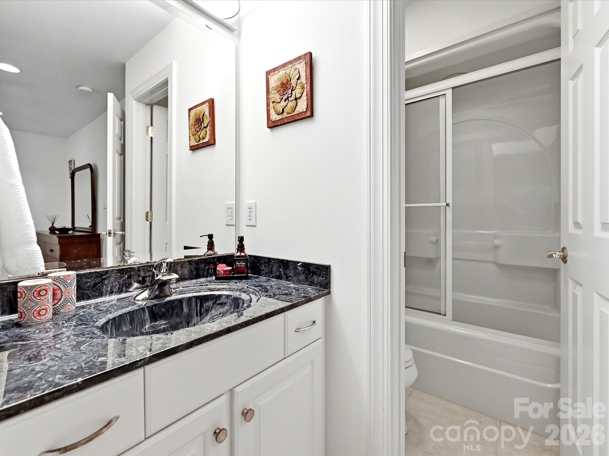2744 W Pinewood Road — Chester