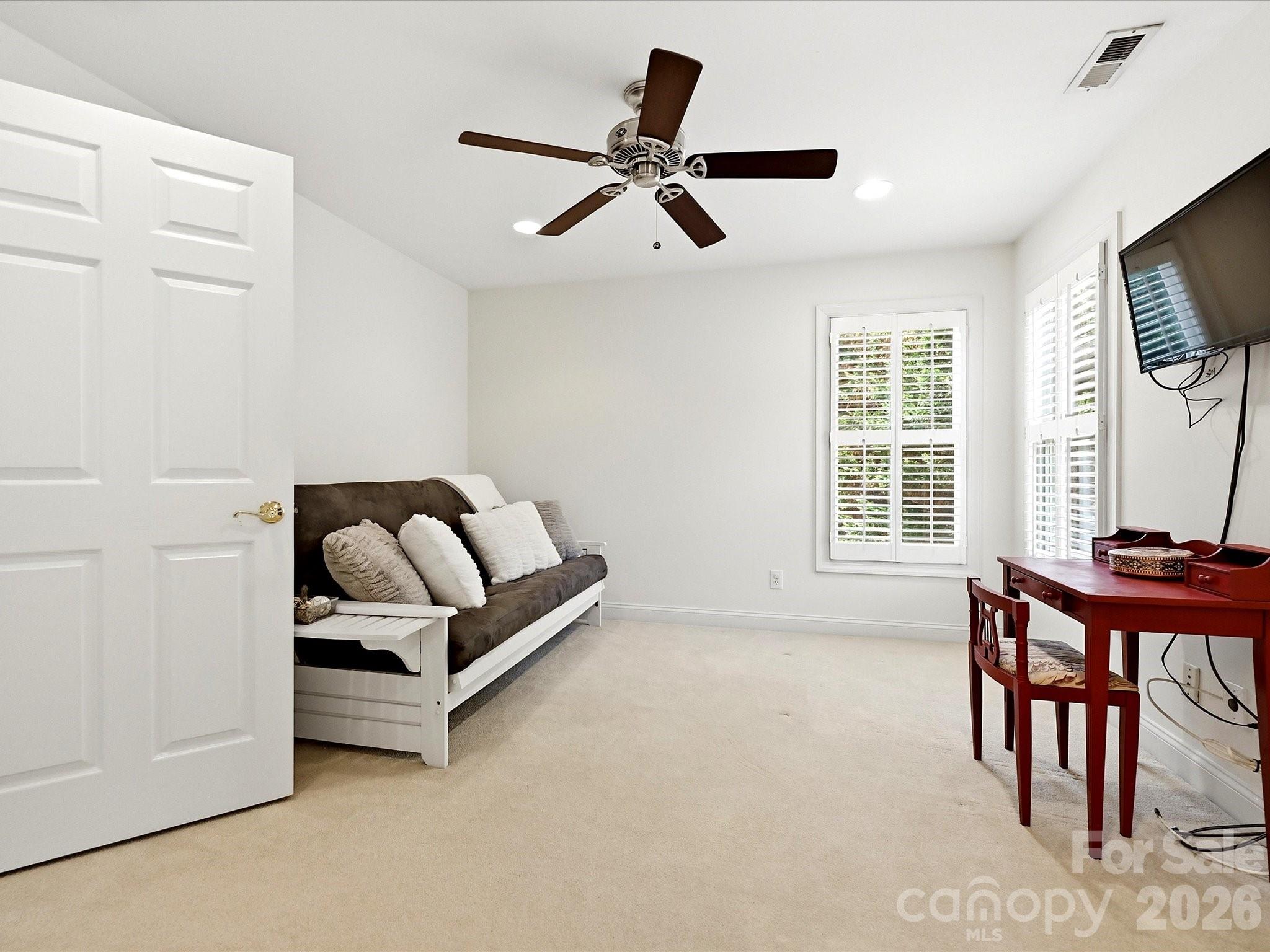 2744 W Pinewood Road — Chester