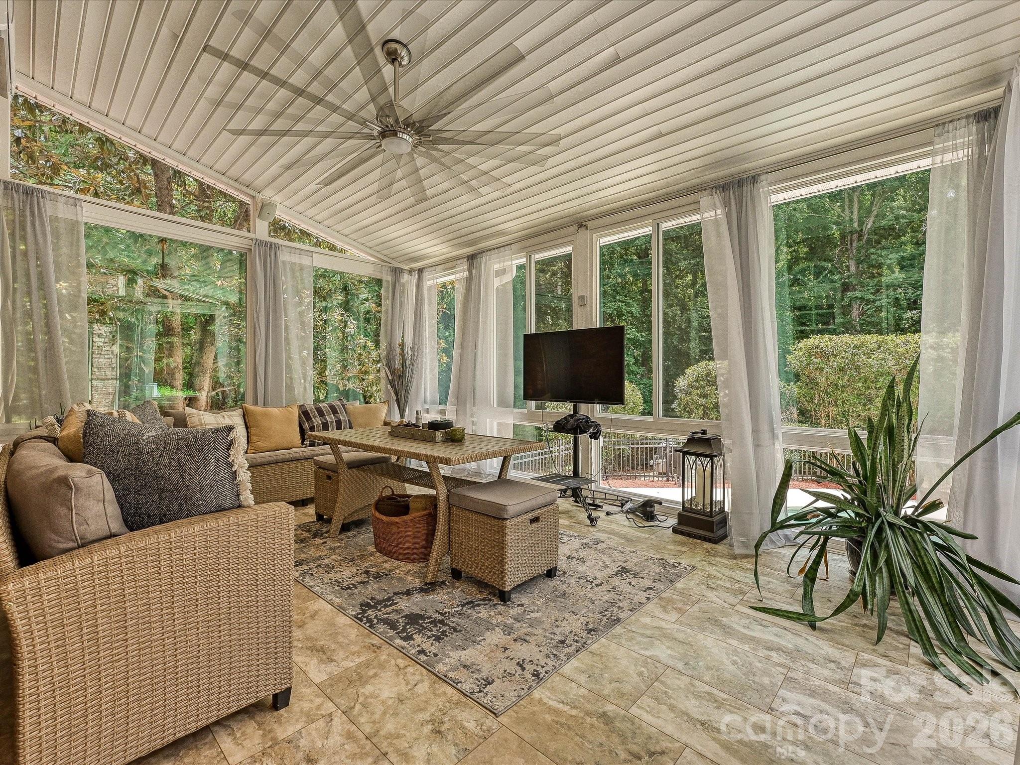 2744 W Pinewood Road — Chester