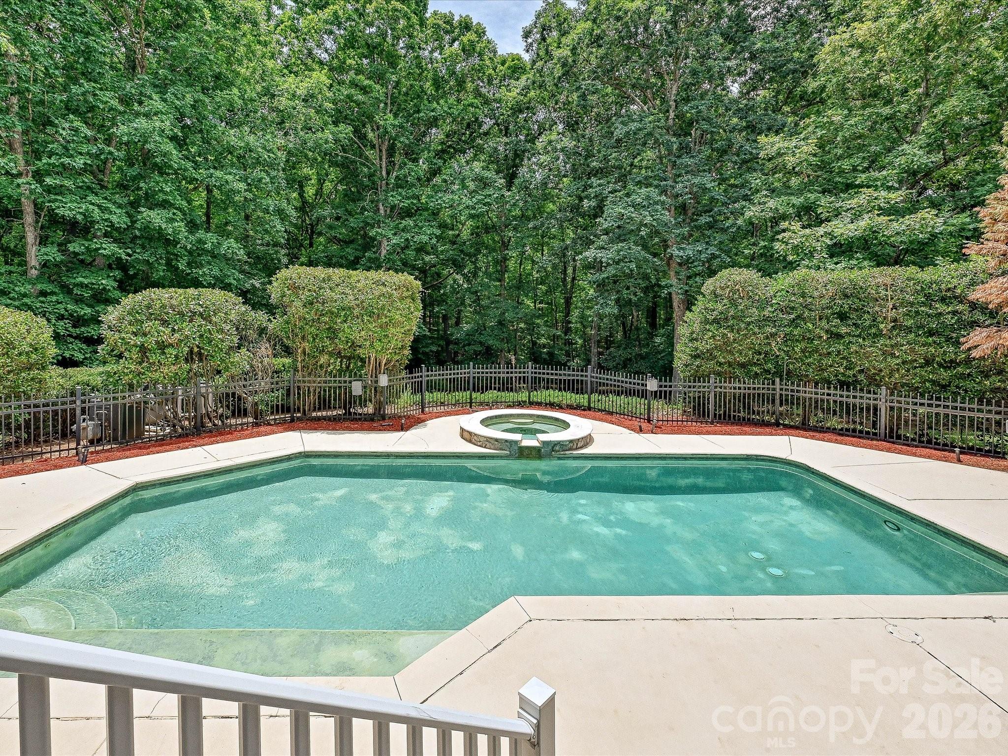 2744 W Pinewood Road — Chester
