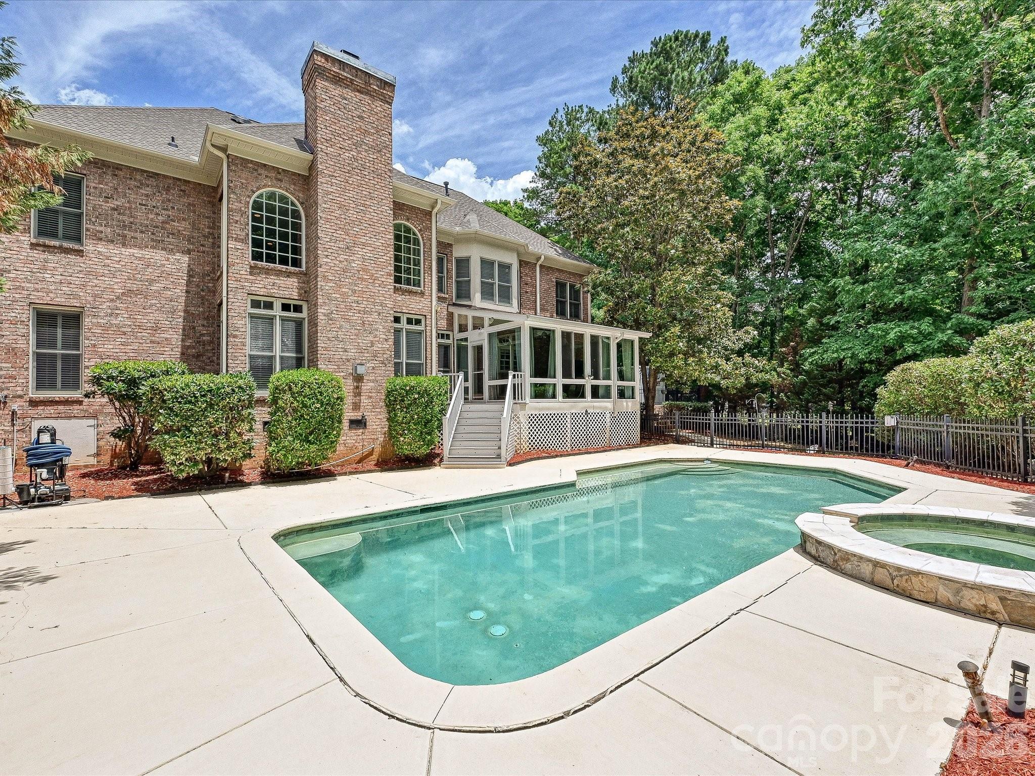 2744 W Pinewood Road — Chester
