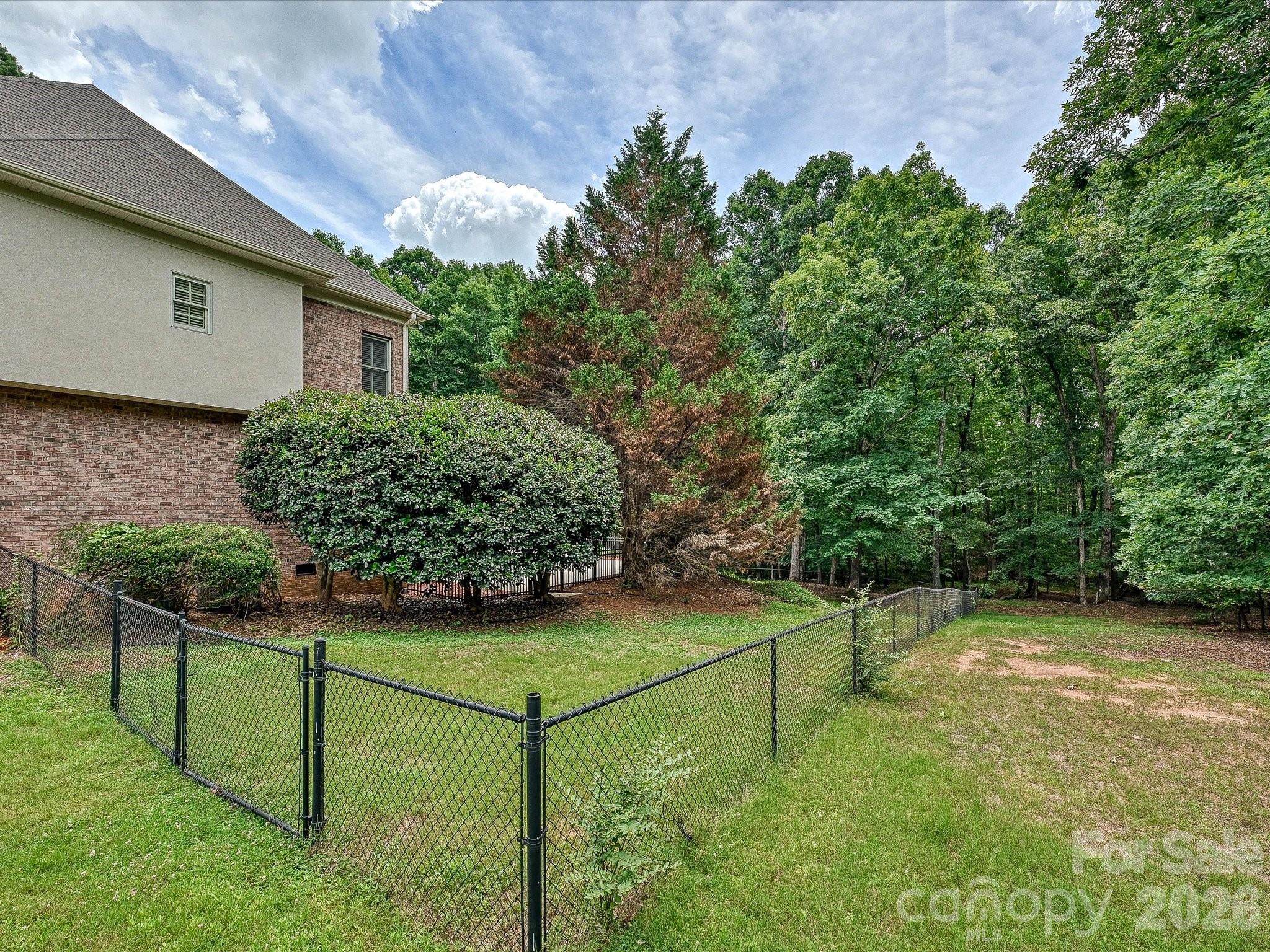 2744 W Pinewood Road — Chester