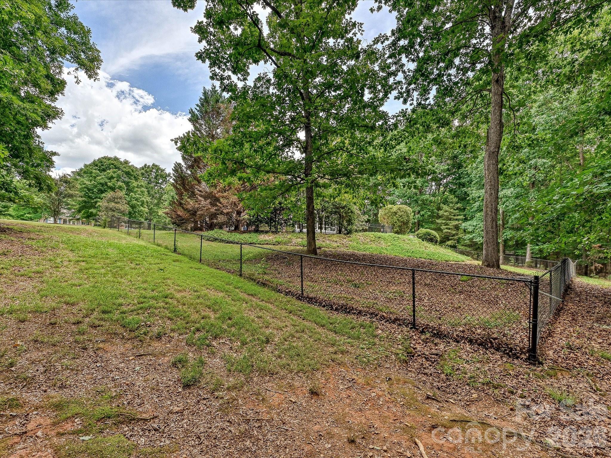 2744 W Pinewood Road — Chester