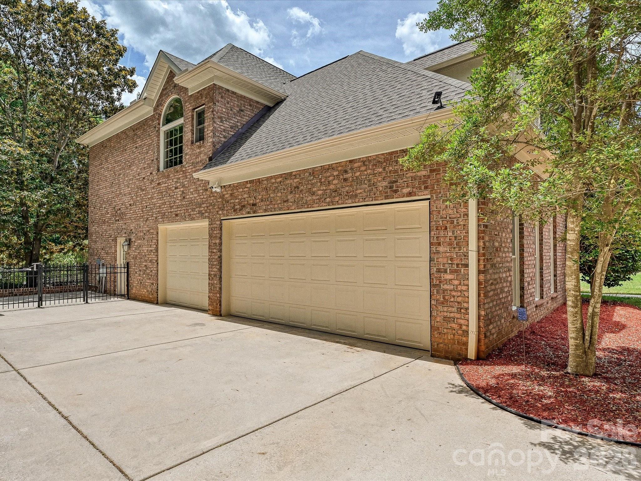 2744 W Pinewood Road — Chester