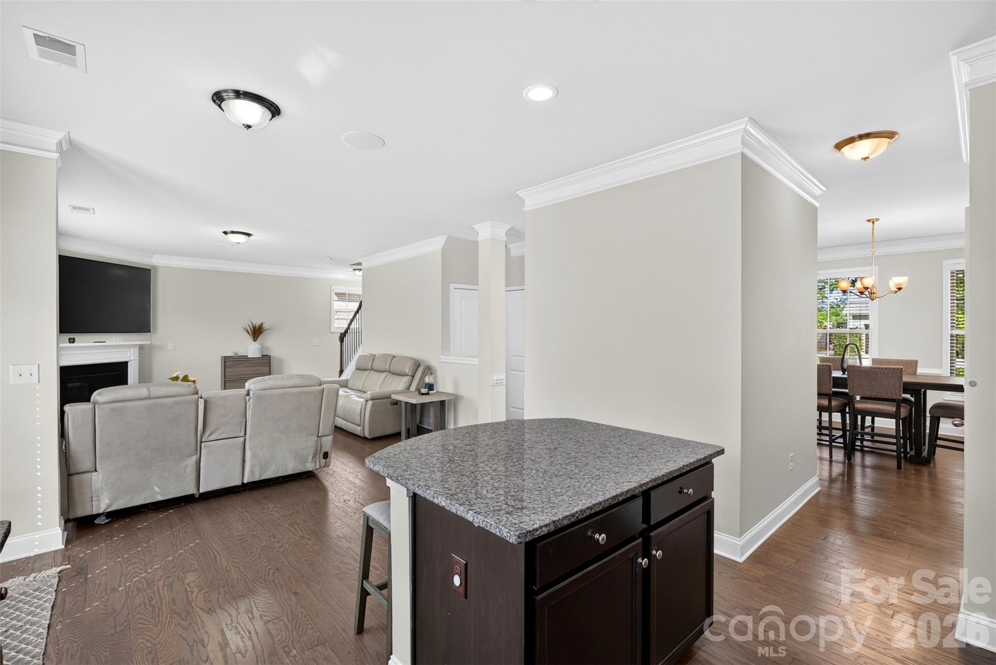 222 Santa Ana Way — Duncan