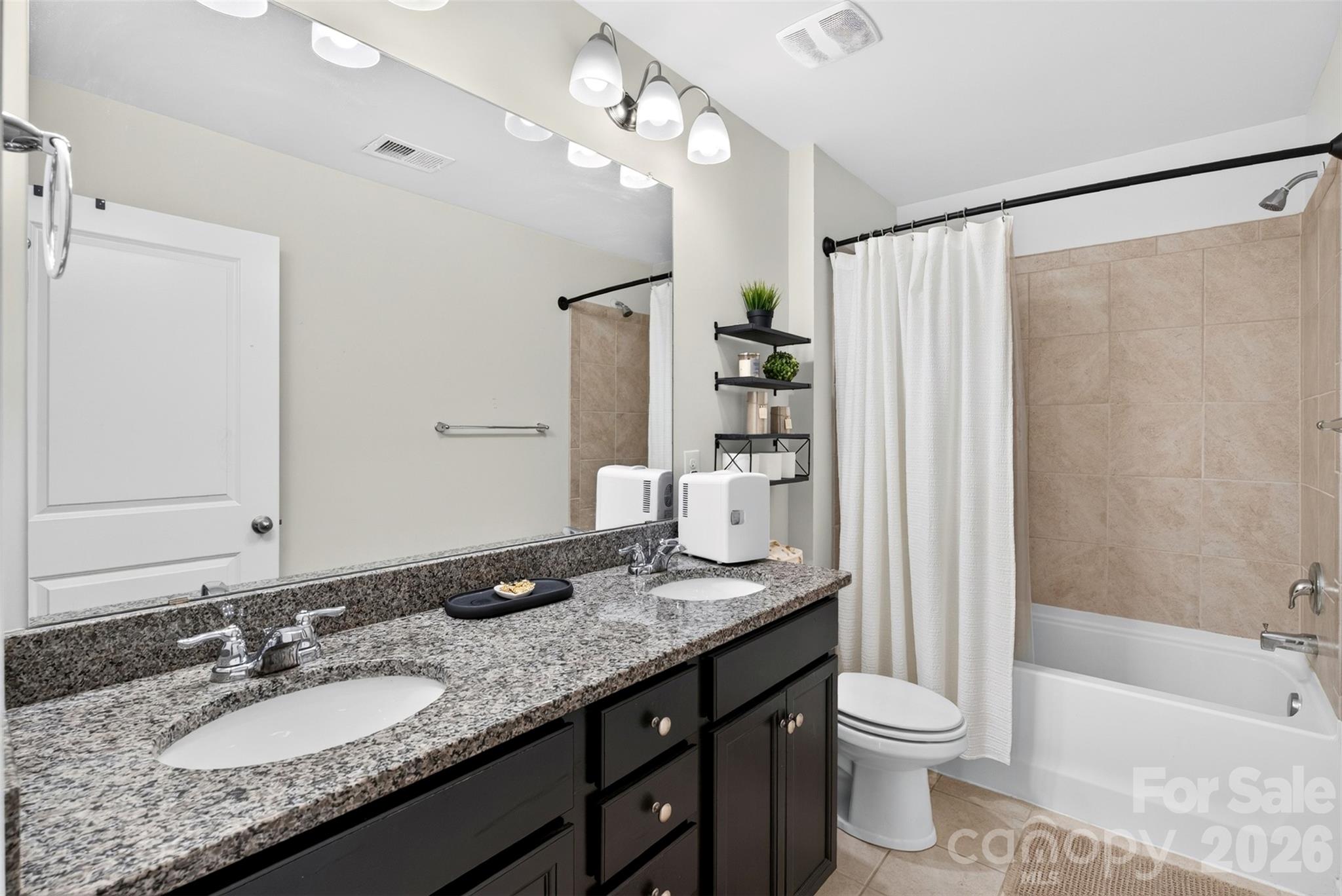 222 Santa Ana Way — Duncan