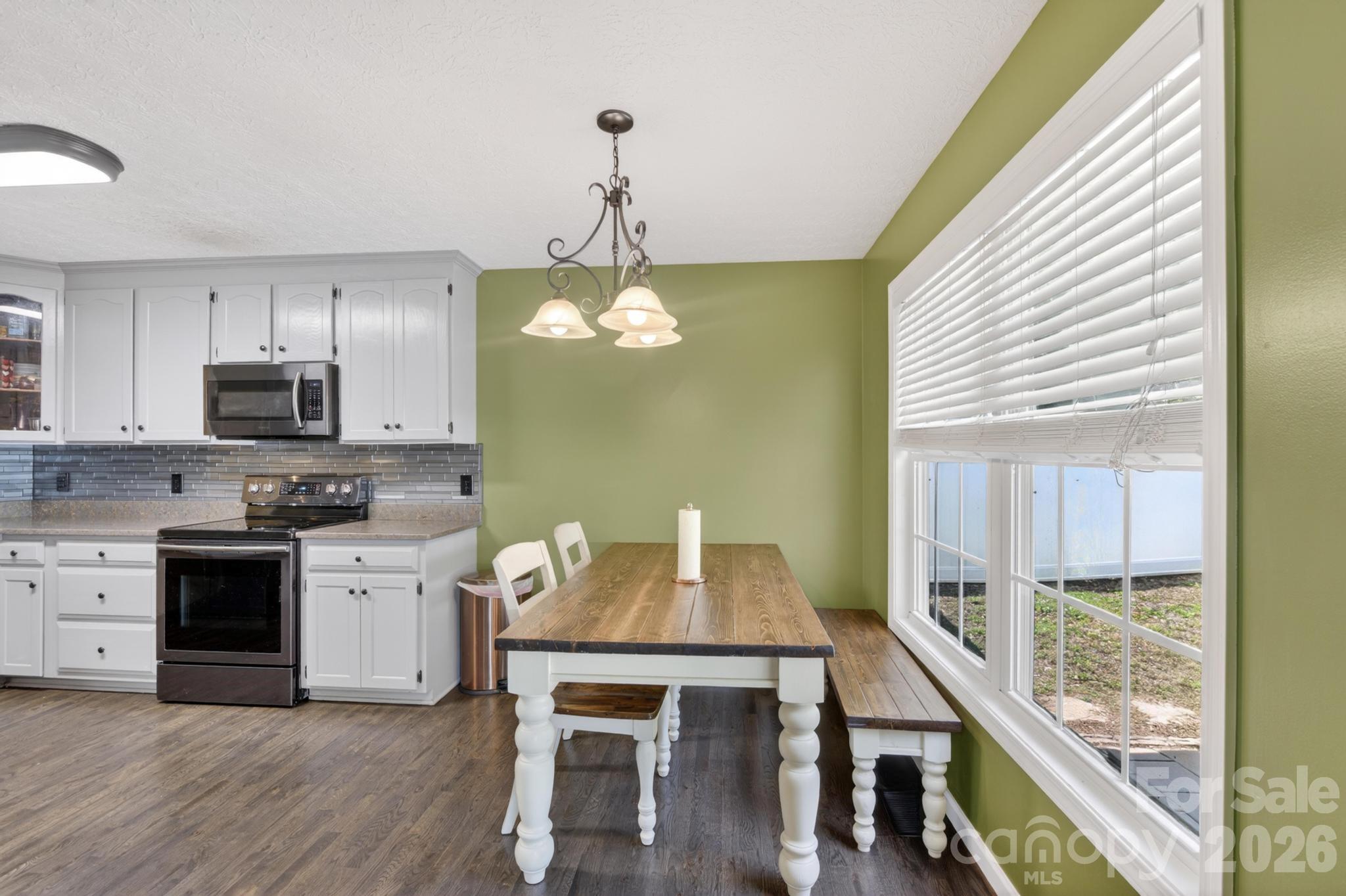 1590 Mayfair Drive — Conover