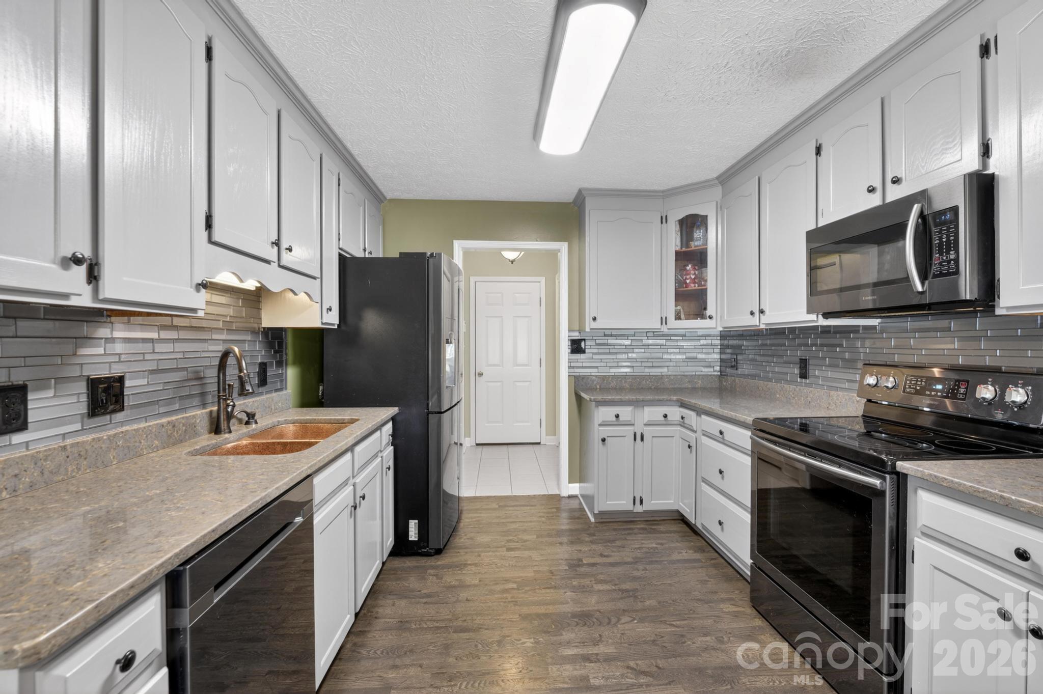 1590 Mayfair Drive — Conover