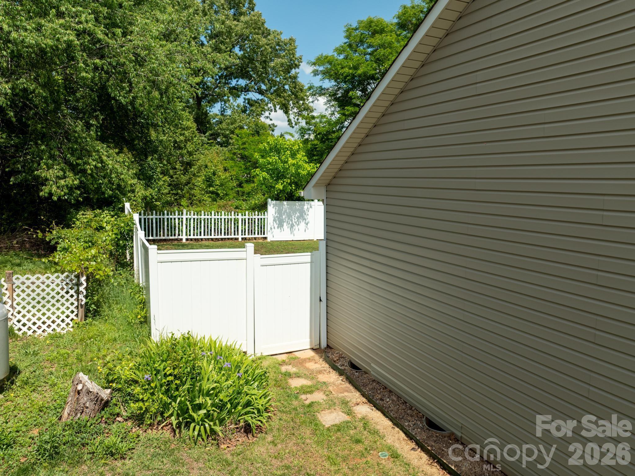 1590 Mayfair Drive — Conover