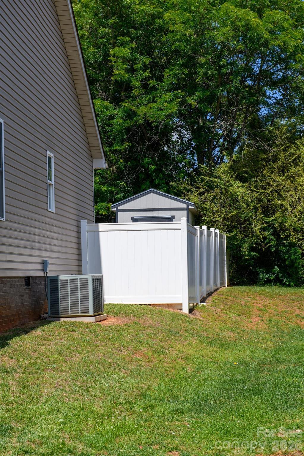 1590 Mayfair Drive — Conover