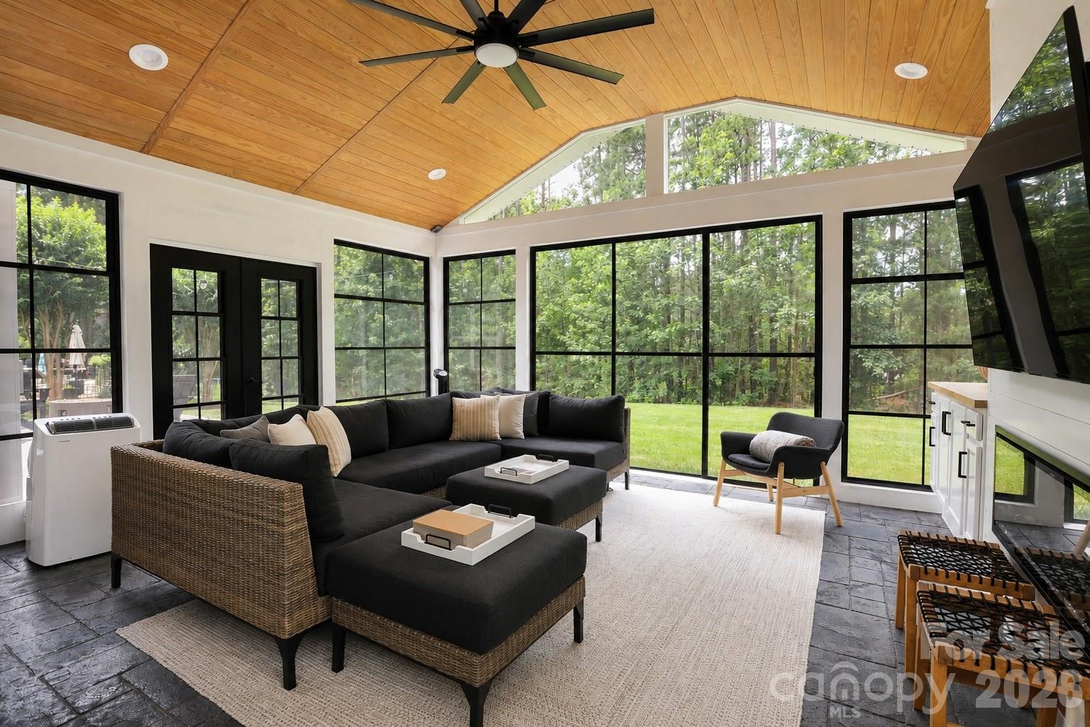 2412 Hamlet Court — Matthews