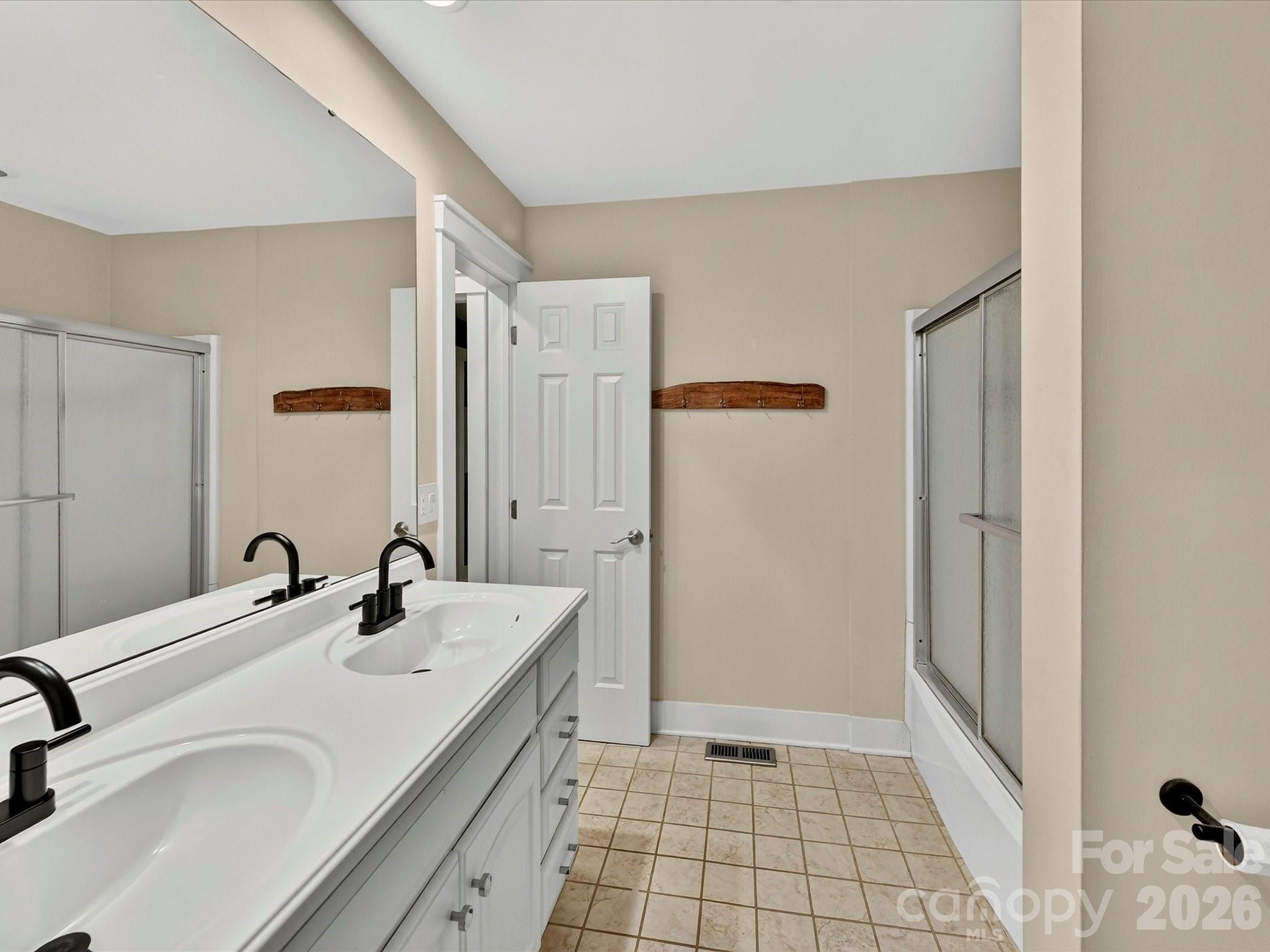 232 S Clarkson Street — Charlotte