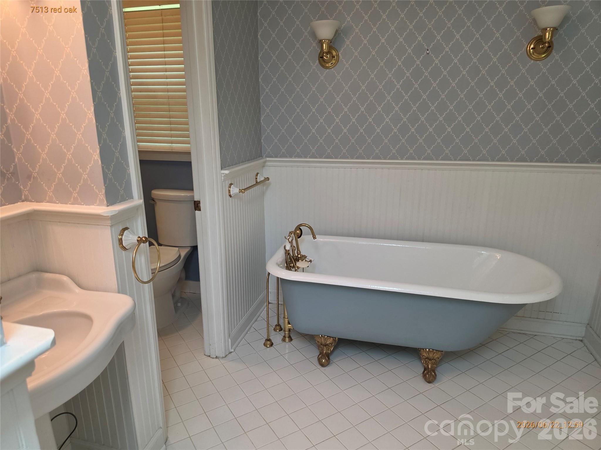 7513 Red Oak Lane — Charlotte