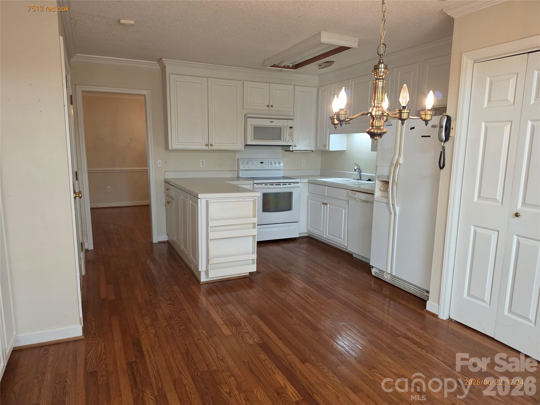 7513 Red Oak Lane — Charlotte