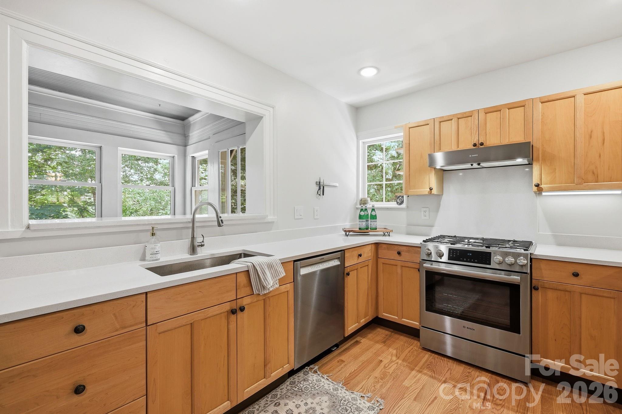 23 Warwick Place — Asheville