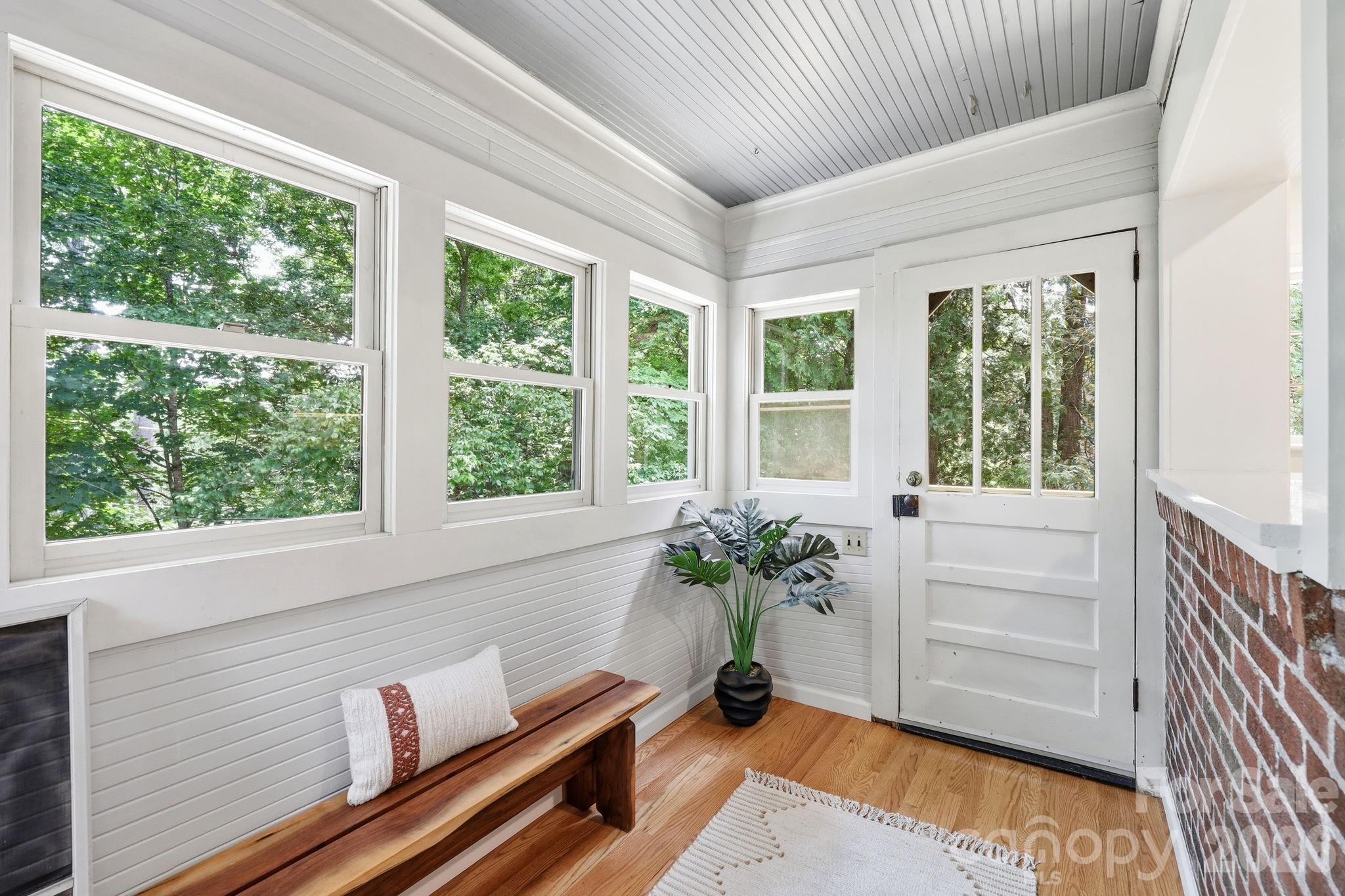 23 Warwick Place — Asheville