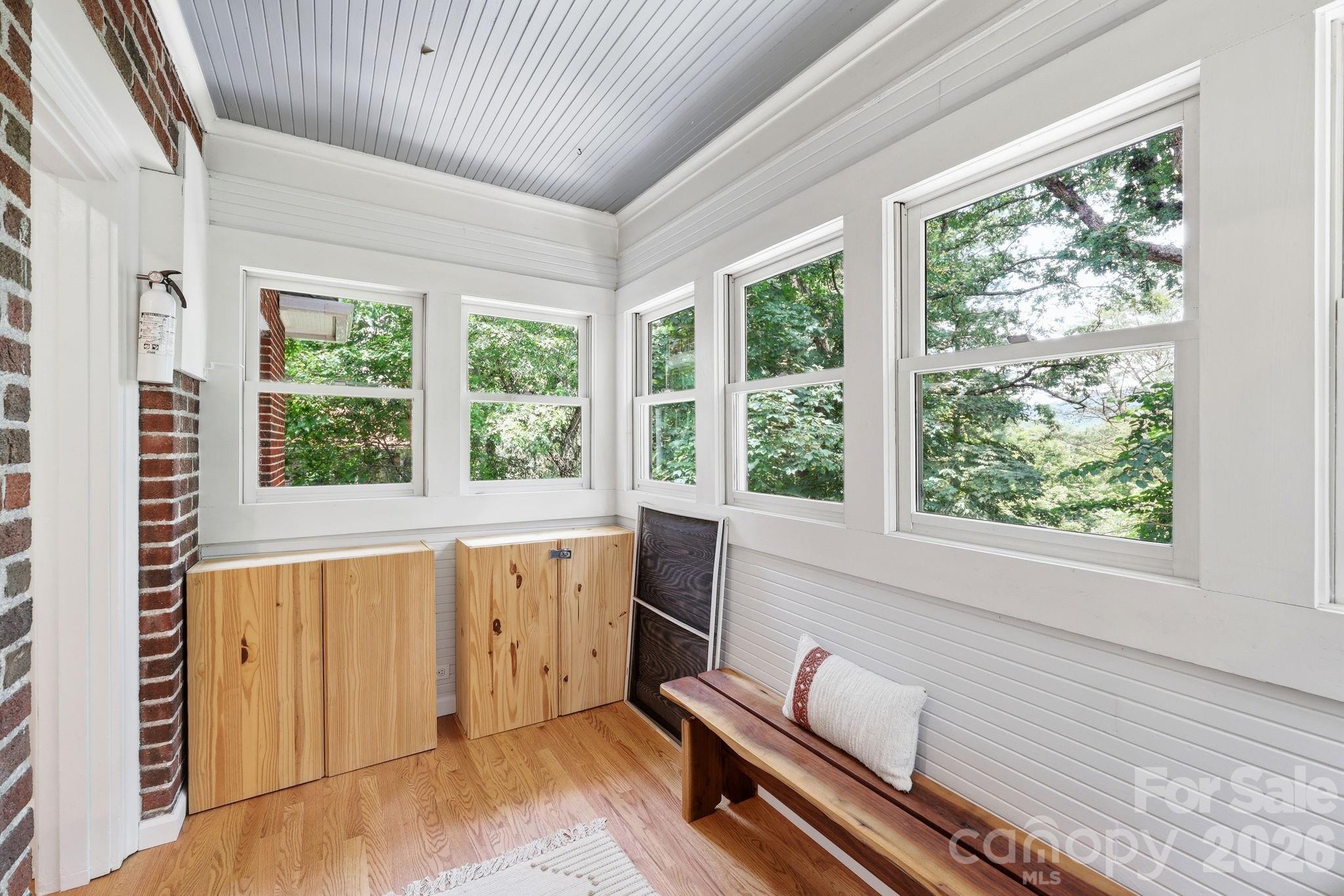 23 Warwick Place — Asheville