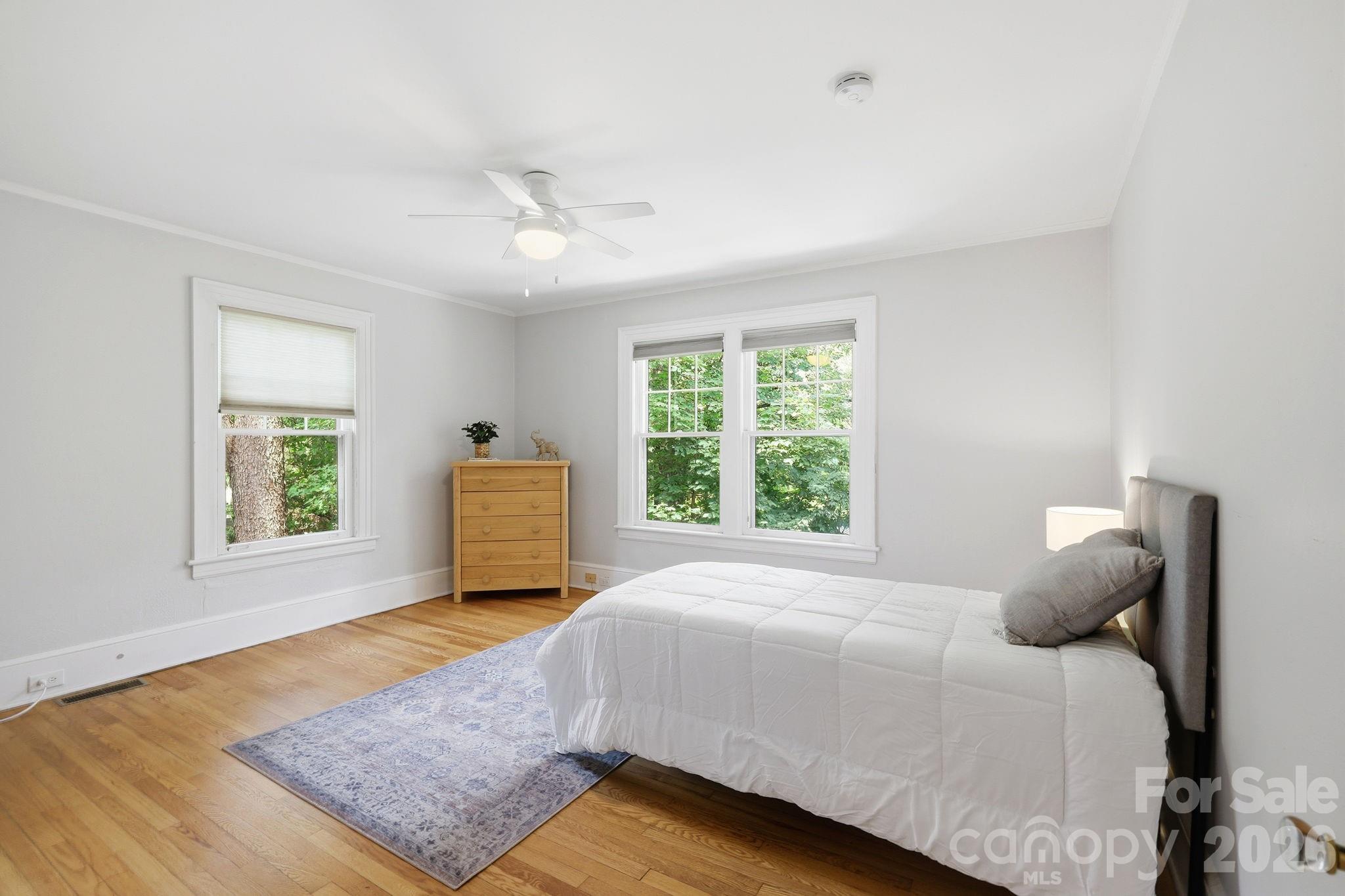 23 Warwick Place — Asheville
