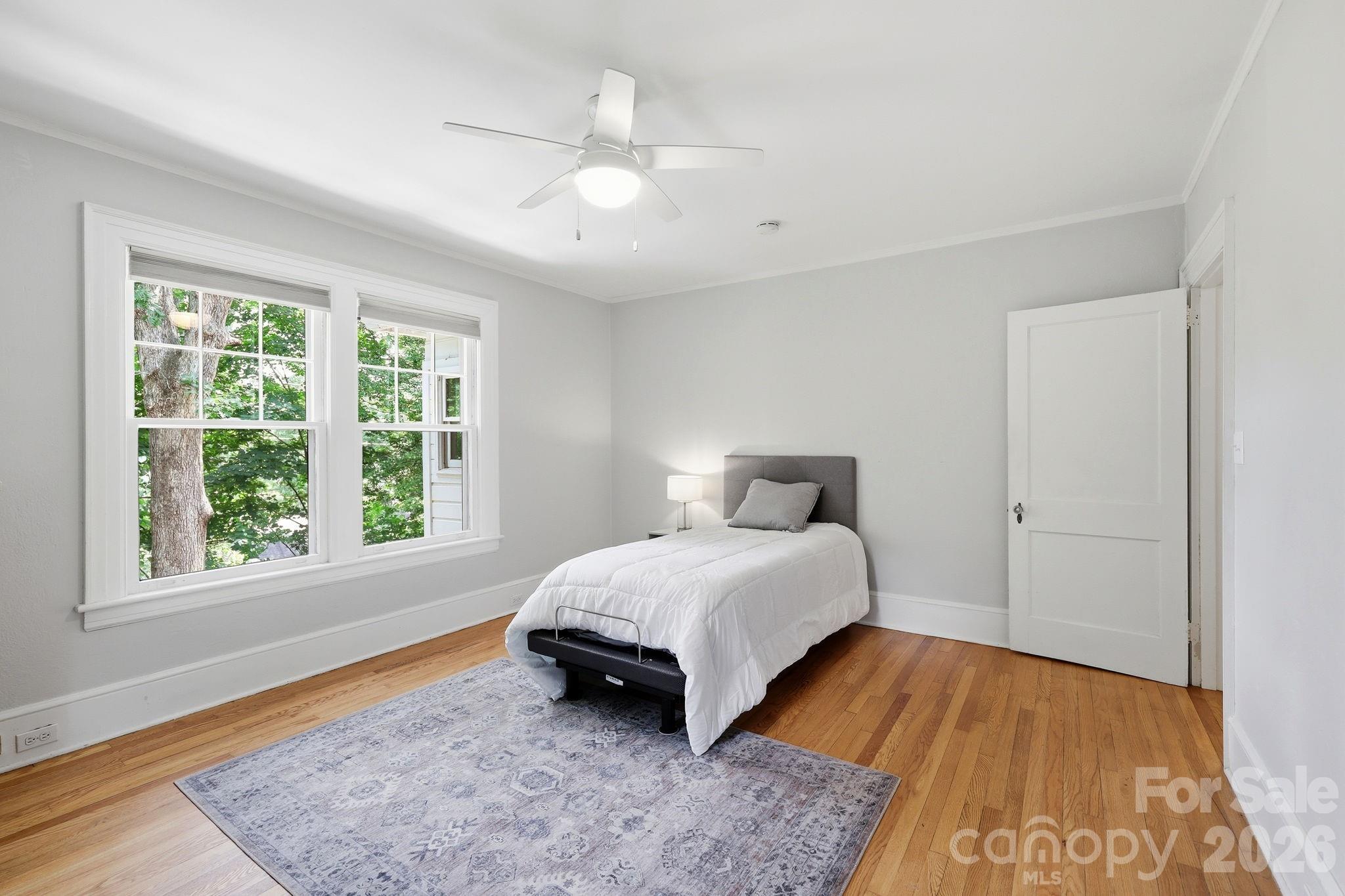 23 Warwick Place — Asheville