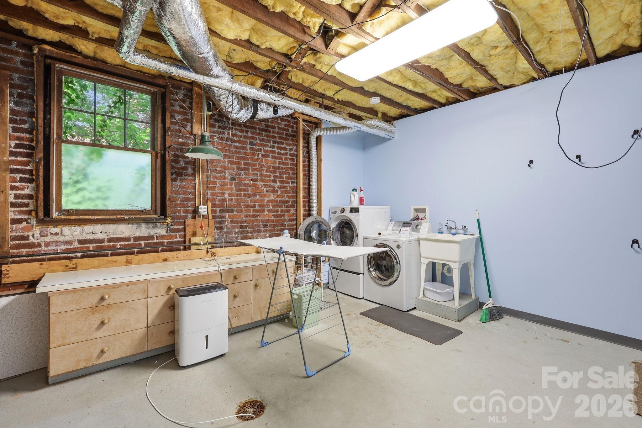 23 Warwick Place — Asheville