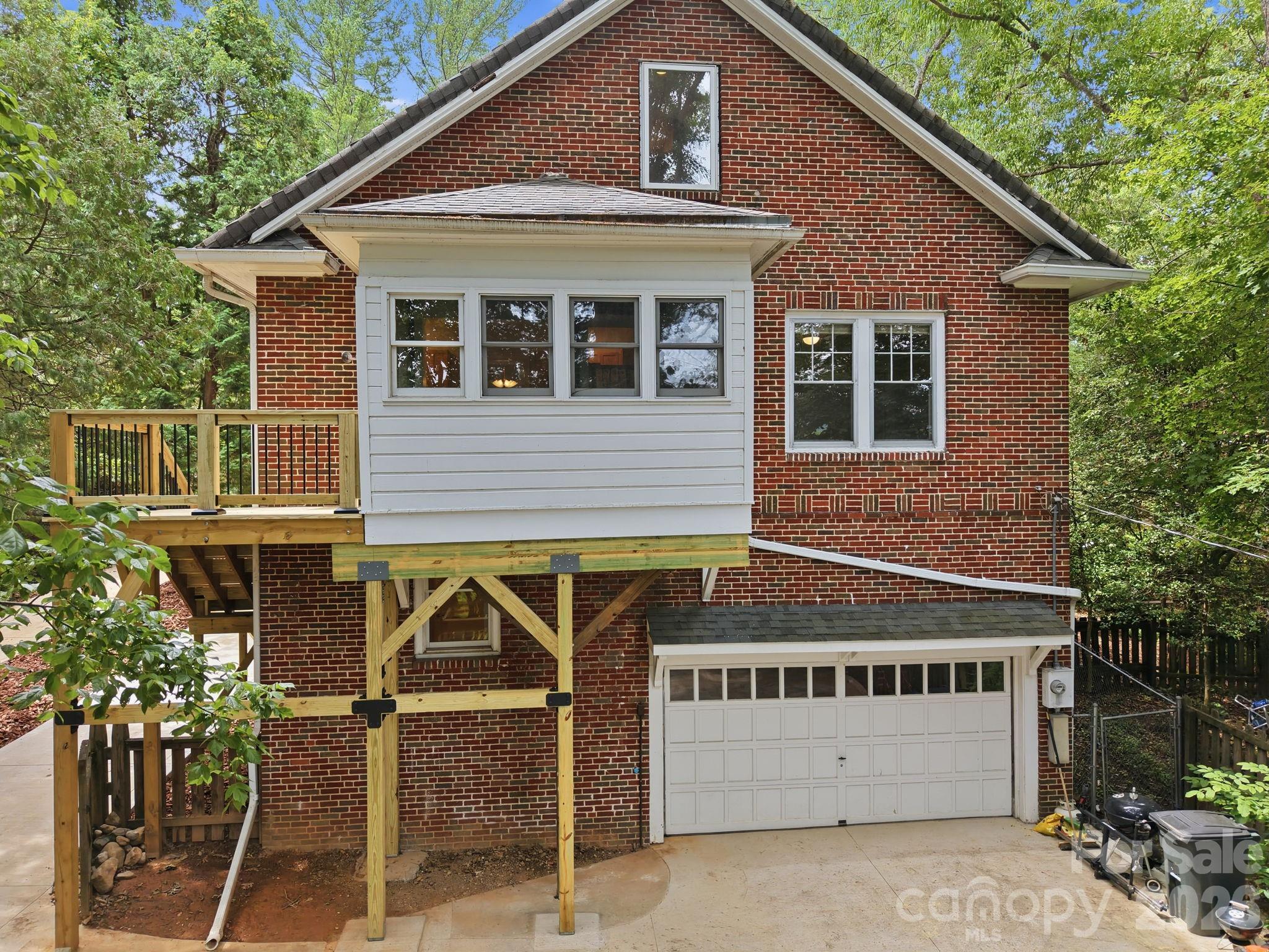 23 Warwick Place — Asheville