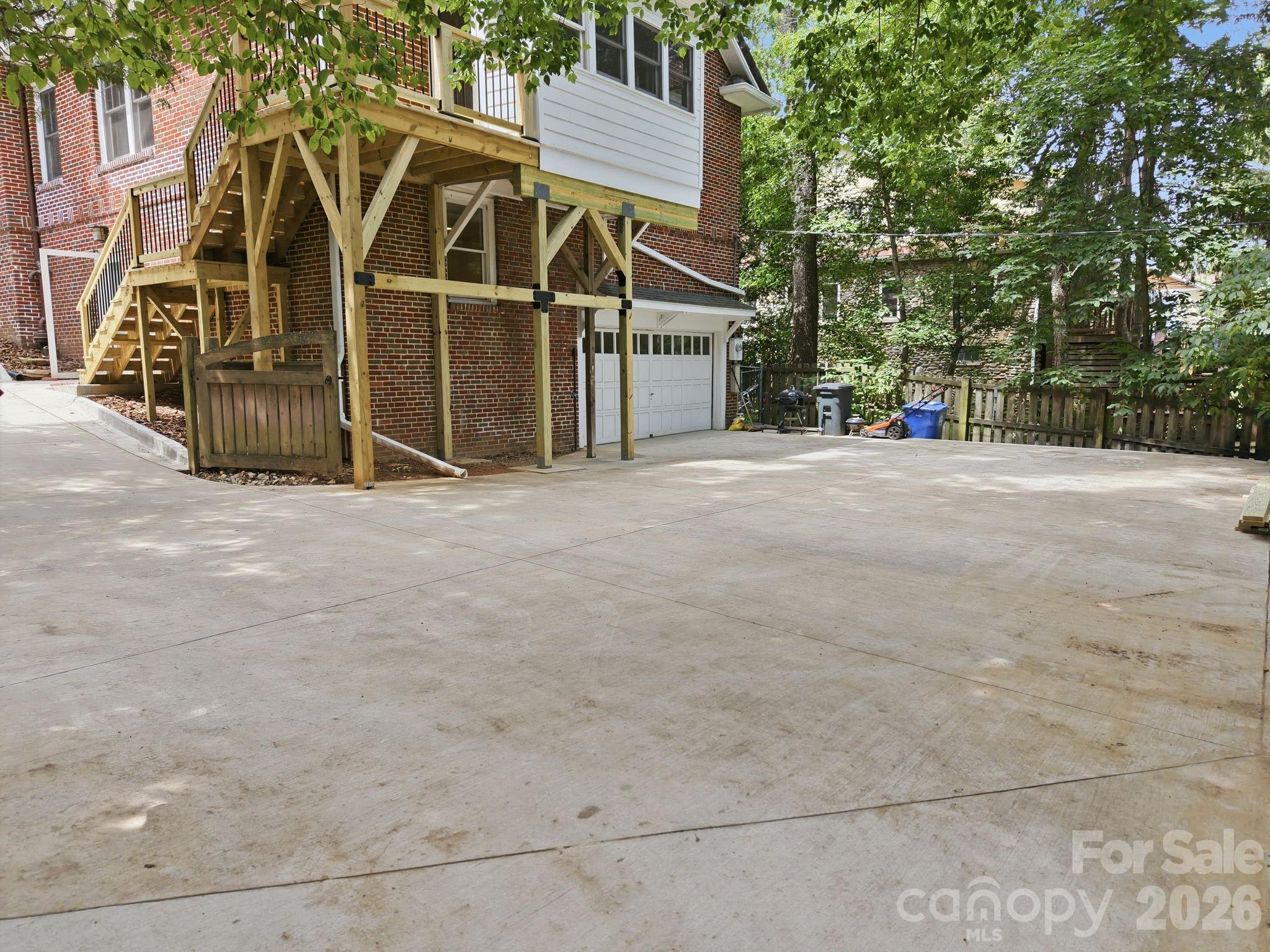 23 Warwick Place — Asheville