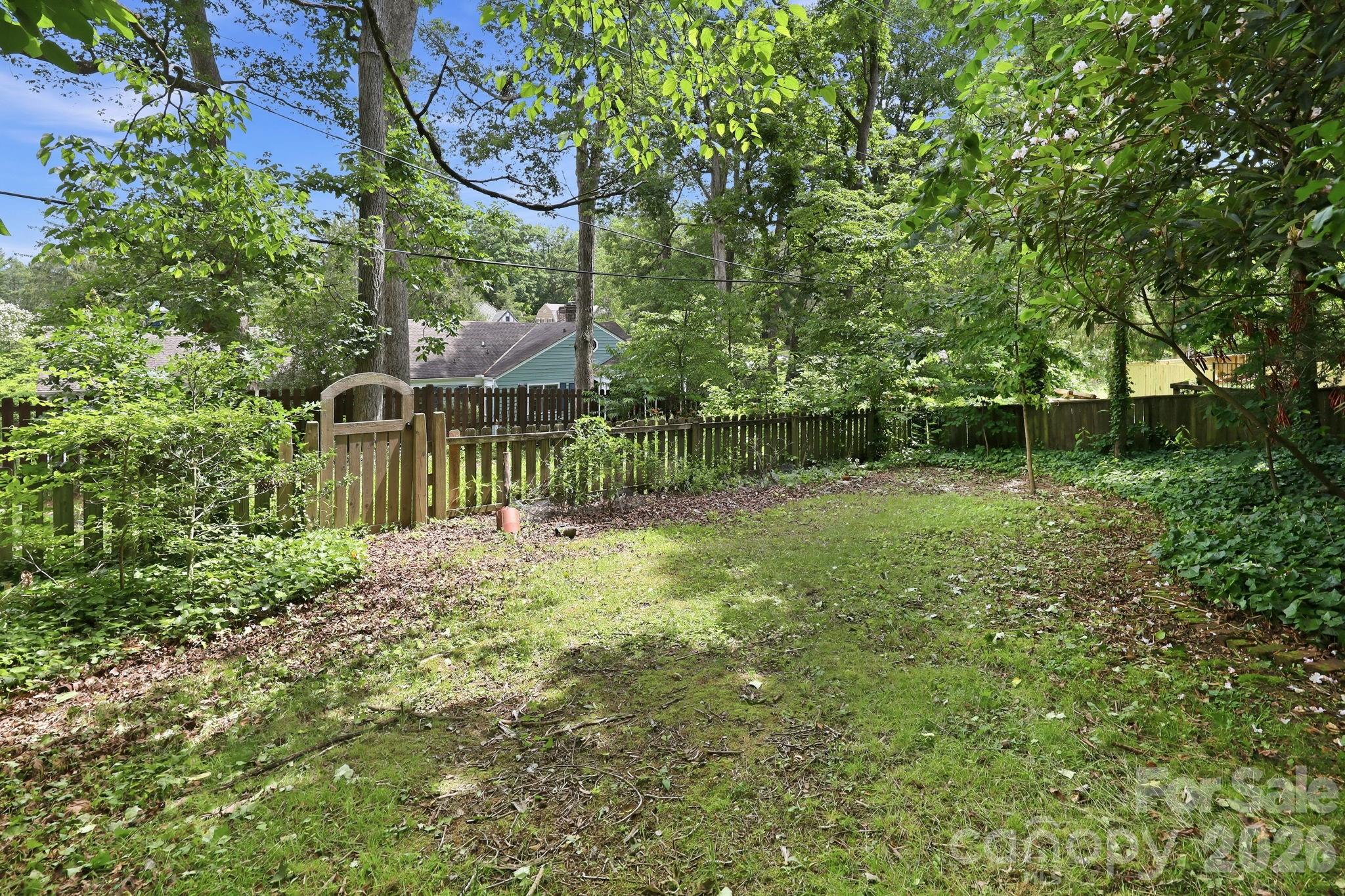 23 Warwick Place — Asheville